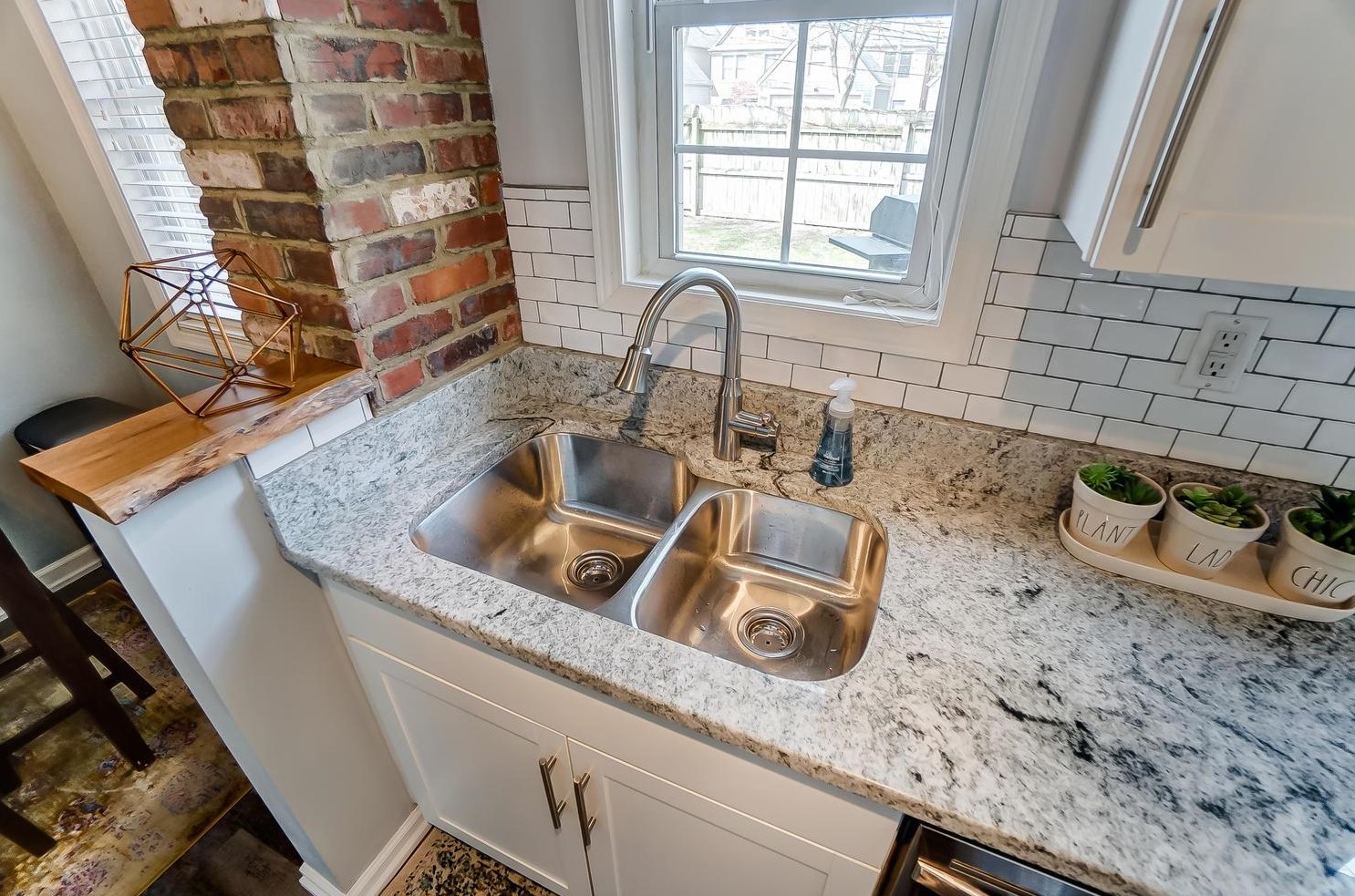 1041 Oregon Ave, Columbus OH 43201-3368 exterior