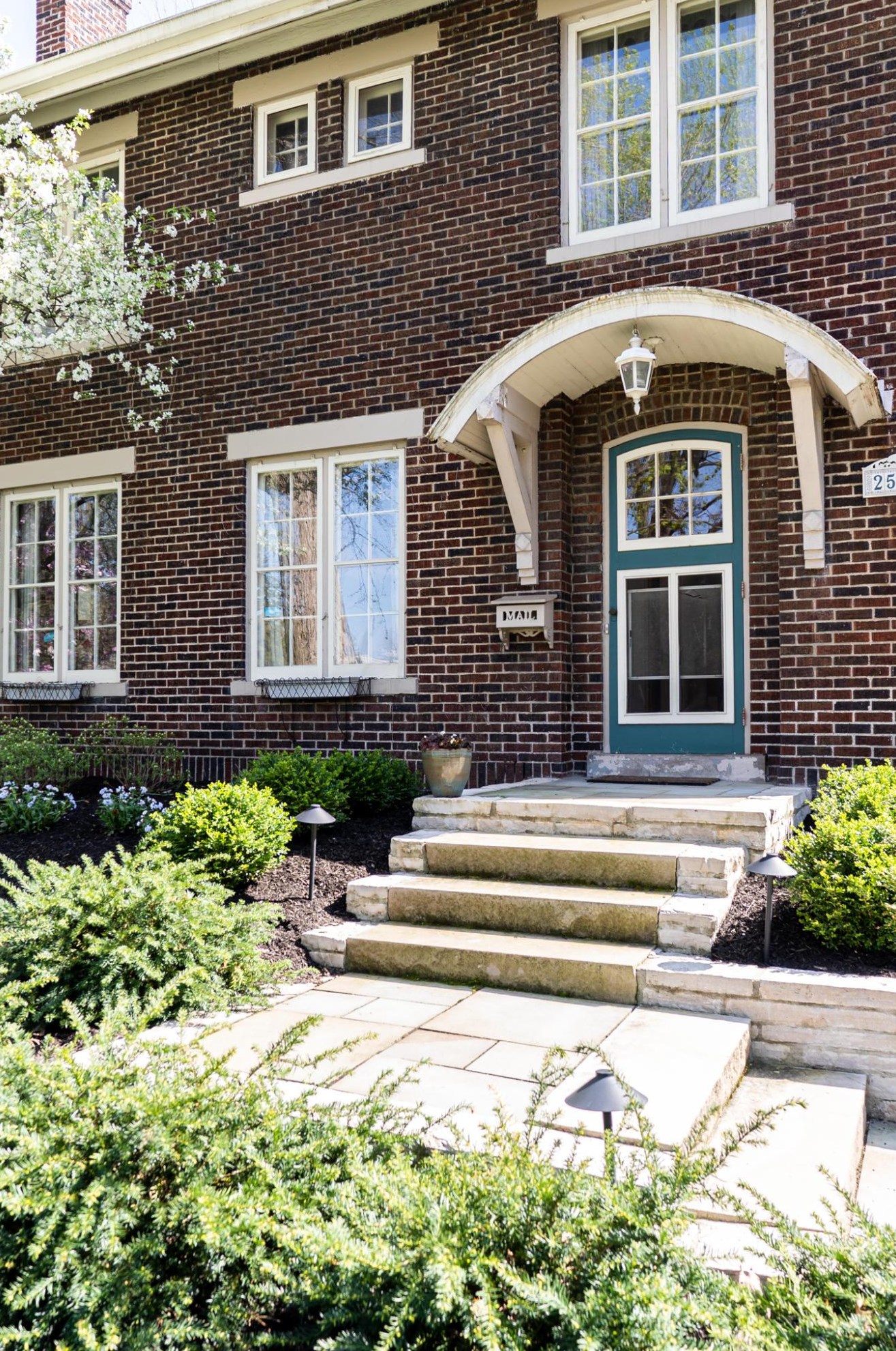 2561 Broad St, Columbus, OH 43204-3324