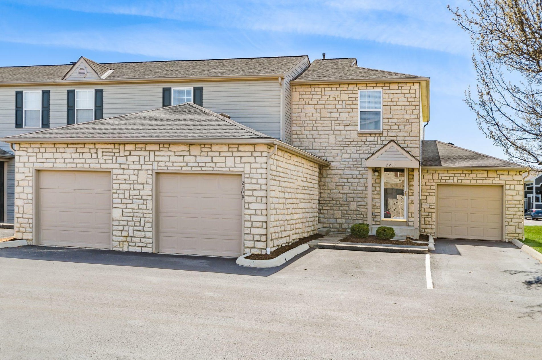 2209 Teardrop Ave, Columbus, OH 43235-7169
