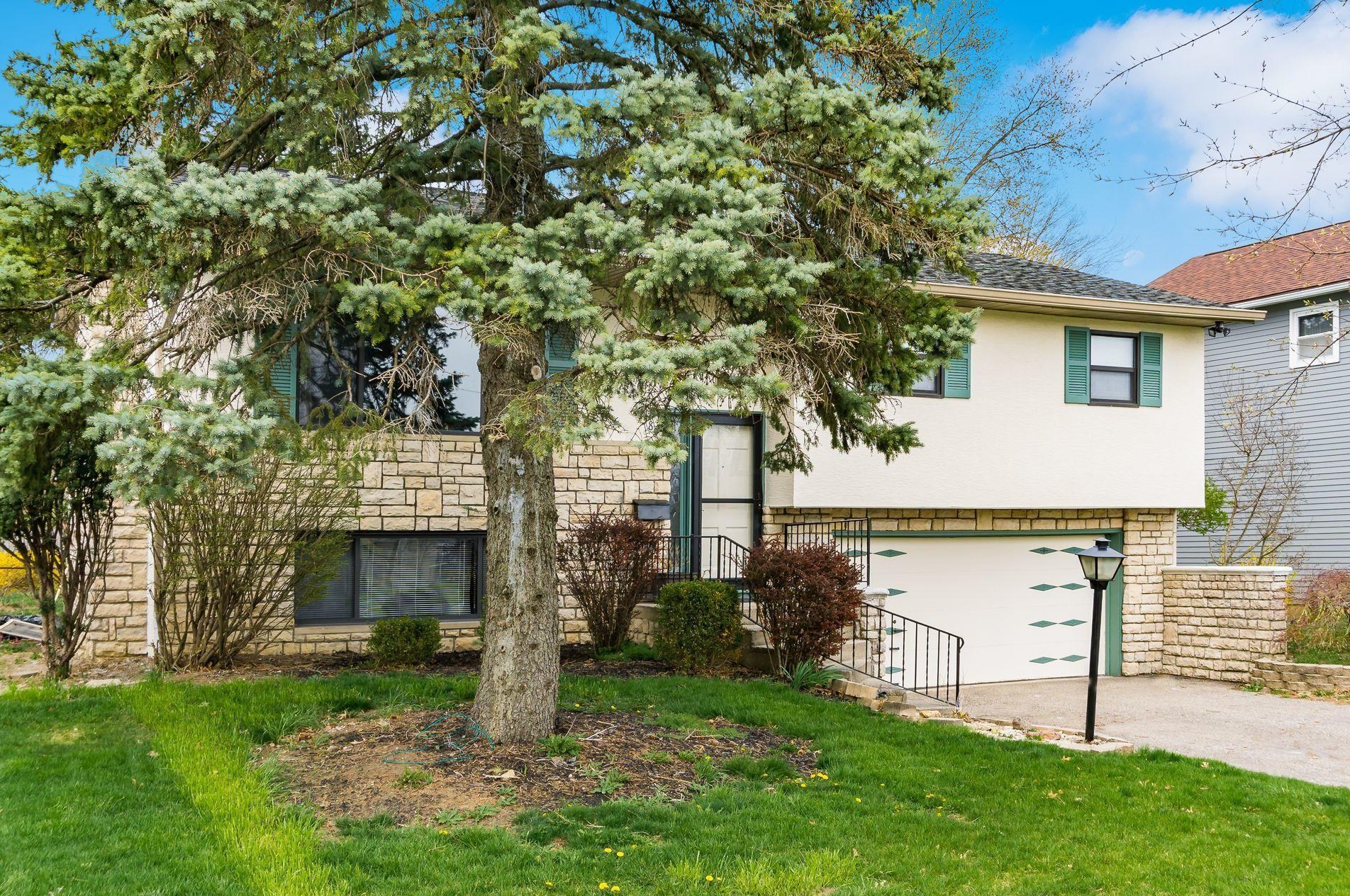 1586 Penworth Dr, Columbus, OH 43229-5213