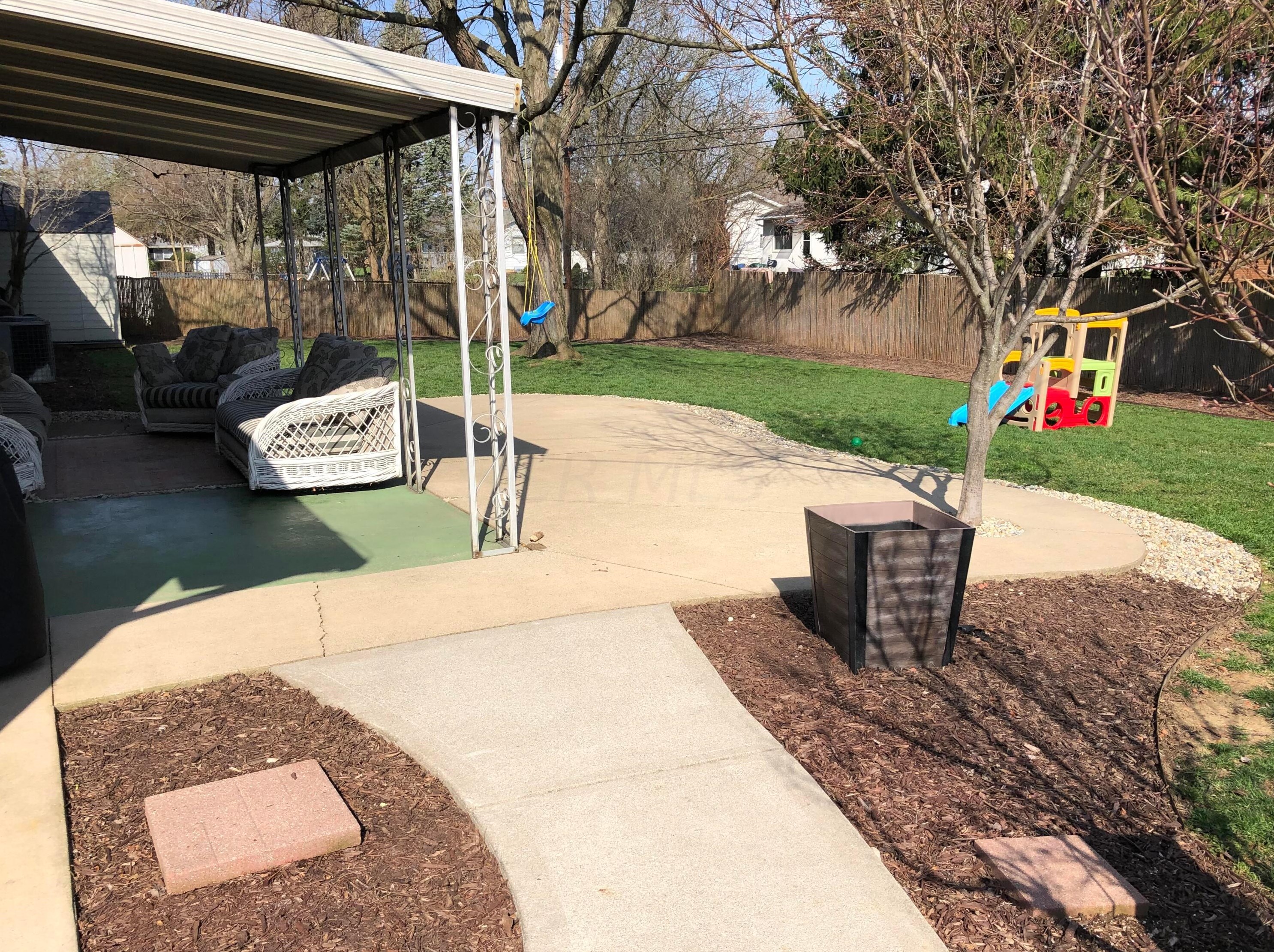 838 Janet Dr, Columbus OH 43224-2638 exterior