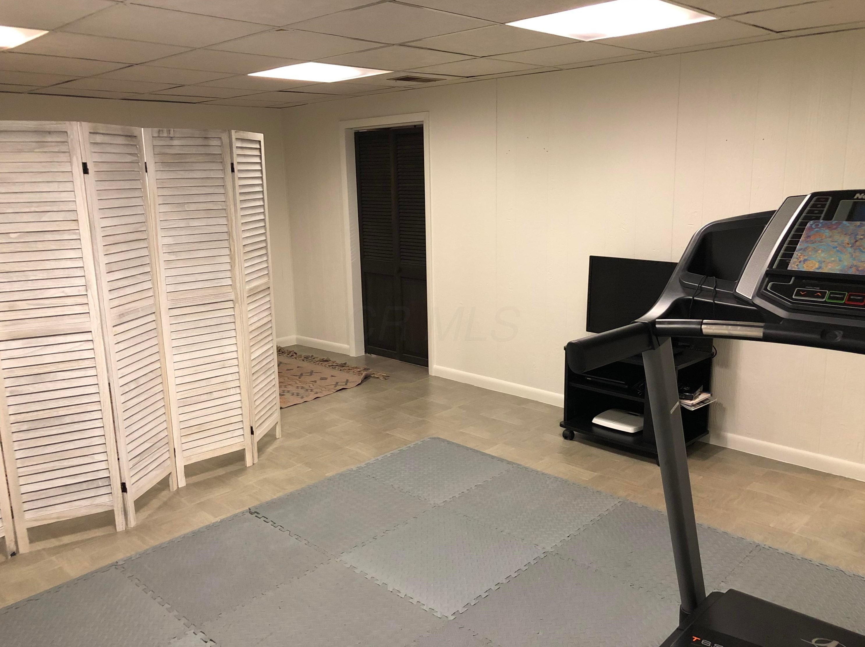 838 Janet Dr, Columbus OH 43224-2638 exterior