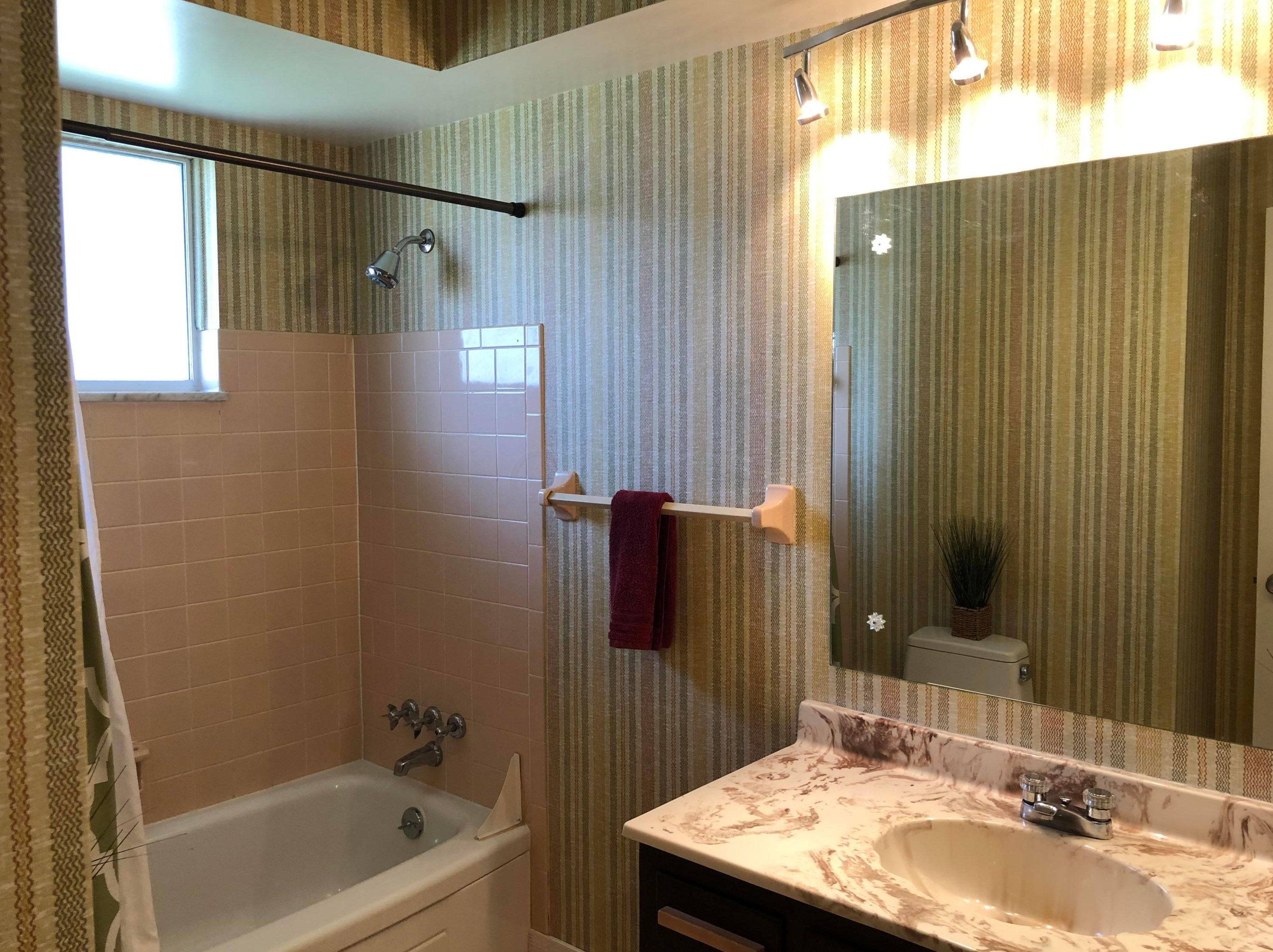 838 Janet Dr, Columbus OH 43224-2638 exterior