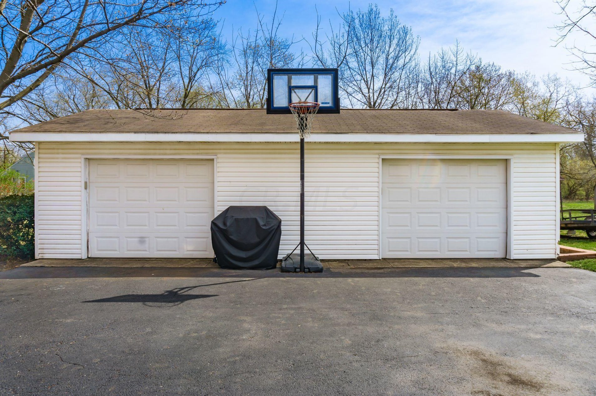 947 Hart Rd, Columbus OH 43223-3326 exterior