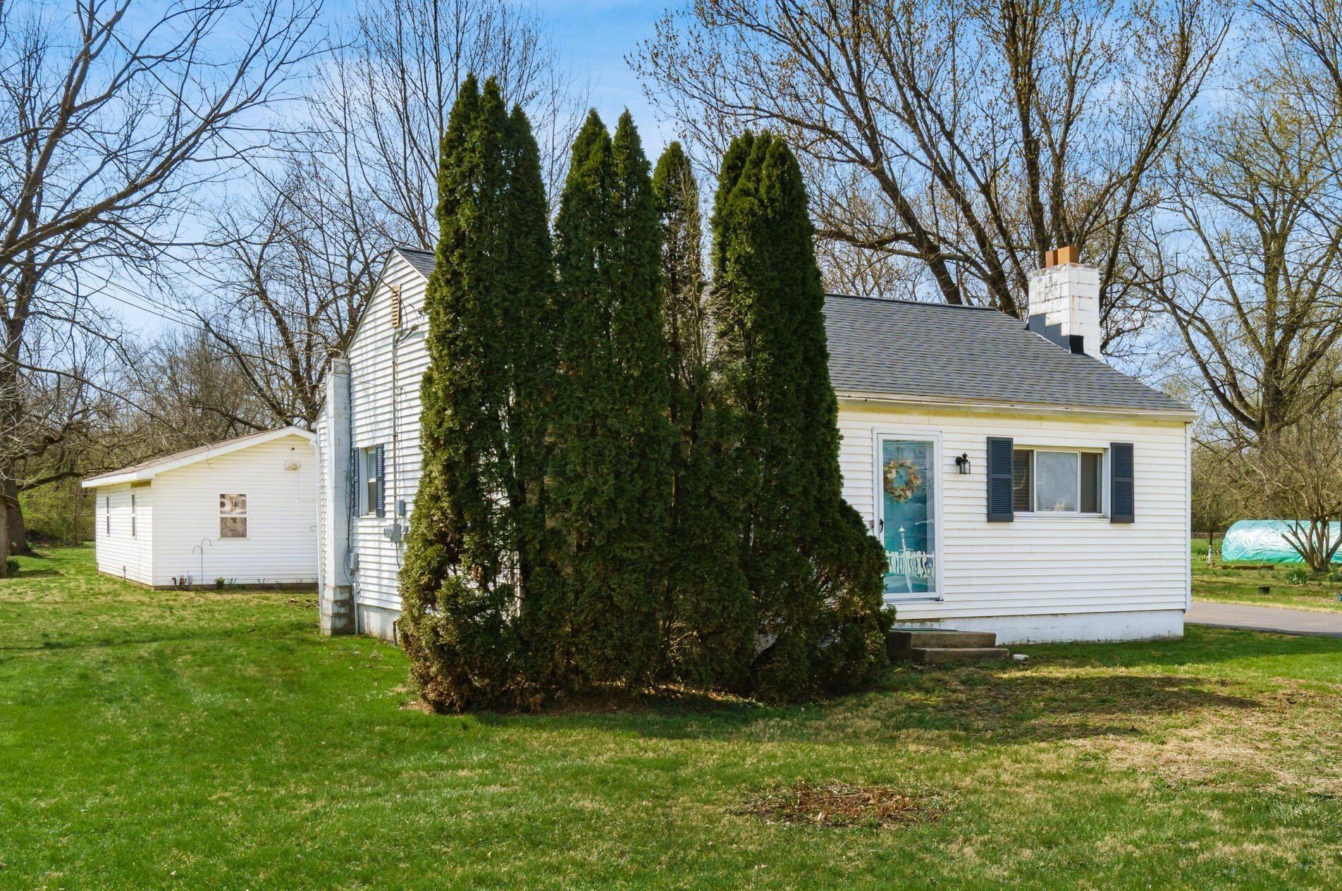 947 Hart Rd, Columbus OH 43223-3326 exterior