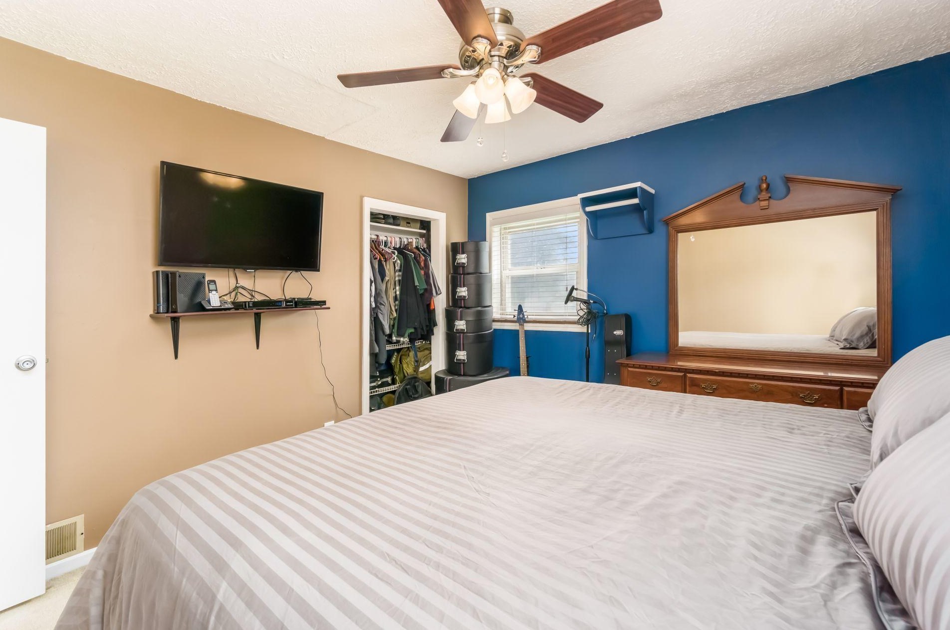 947 Hart Rd, Columbus OH 43223-3326 exterior