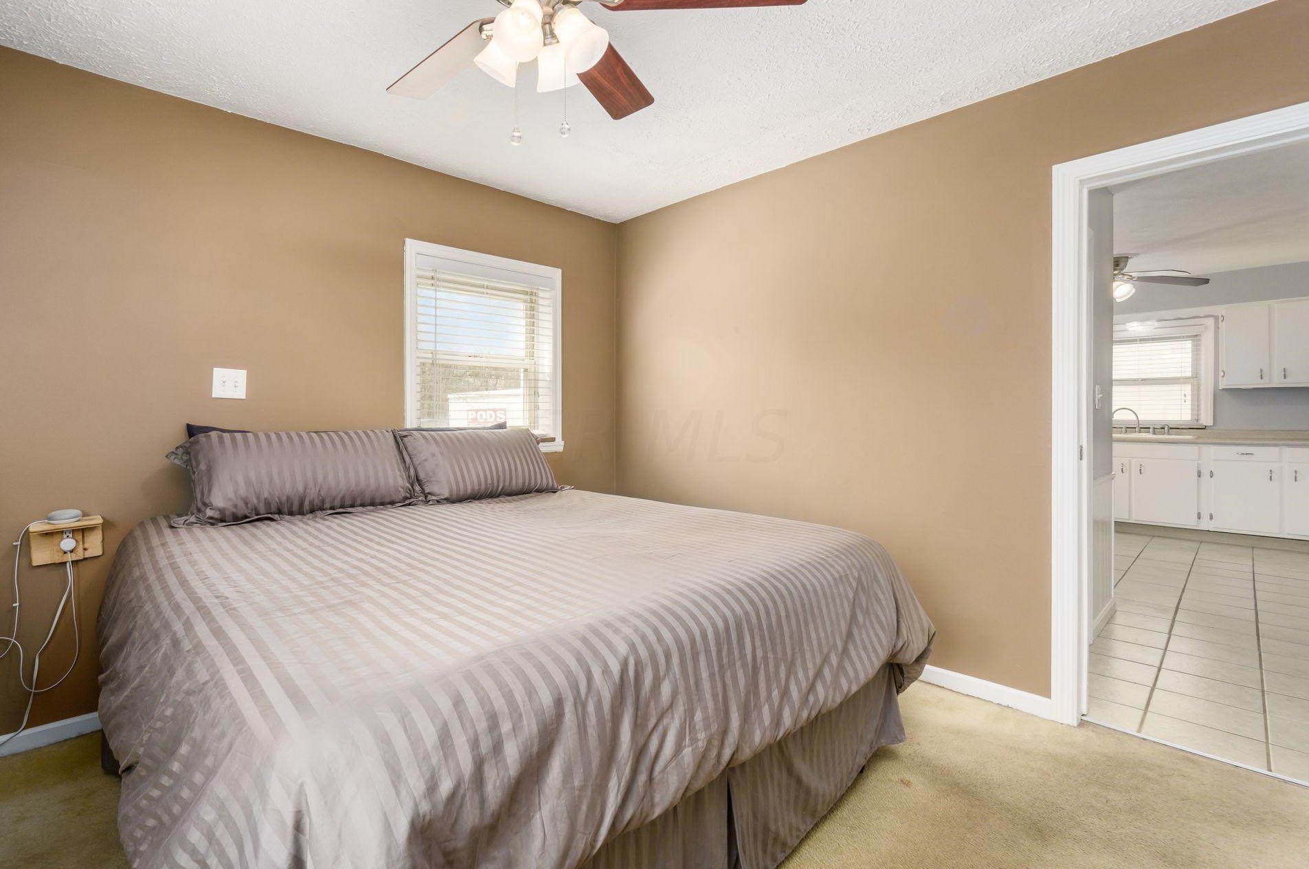 947 Hart Rd, Columbus OH 43223-3326 exterior