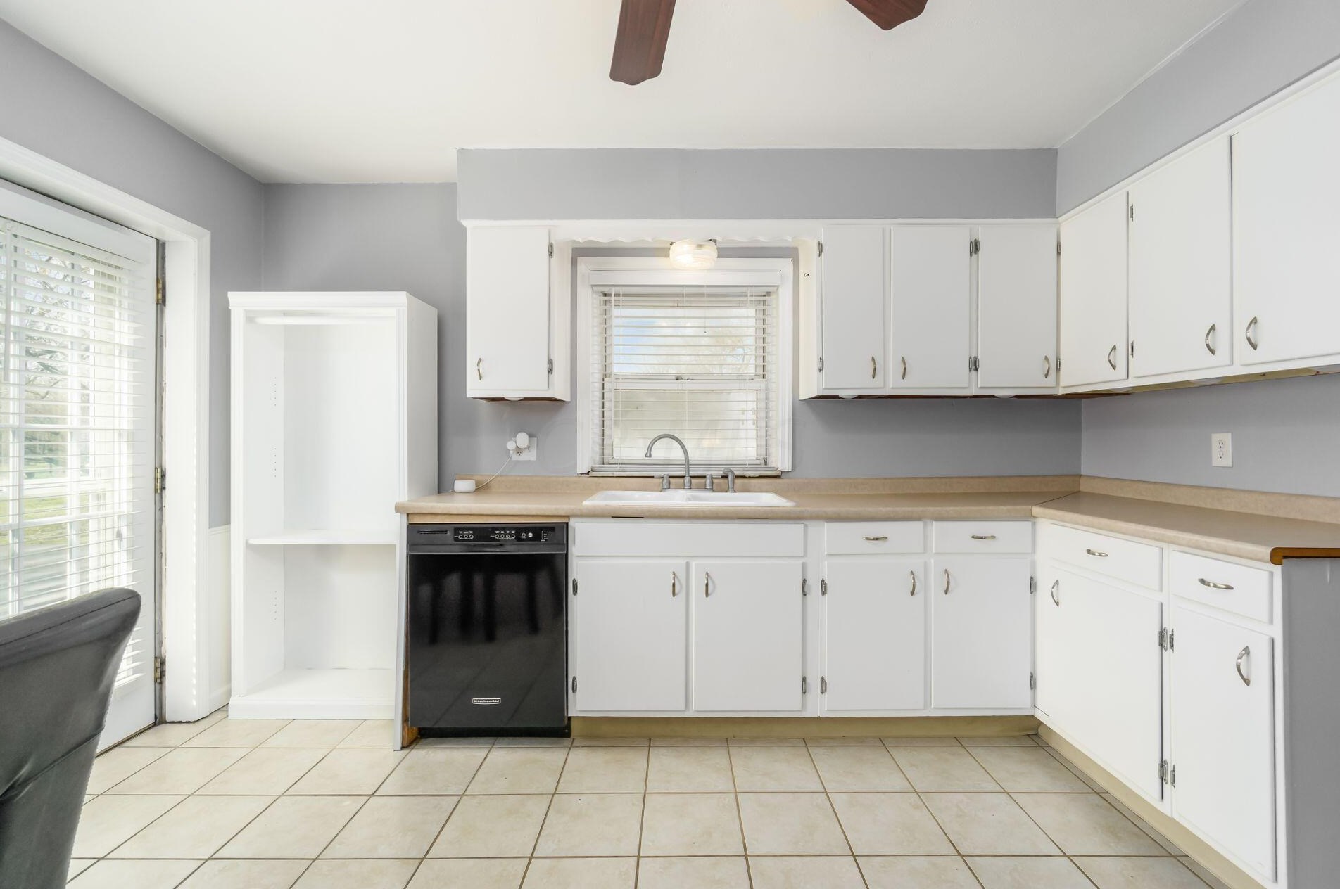 947 Hart Rd, Columbus OH 43223-3326 exterior