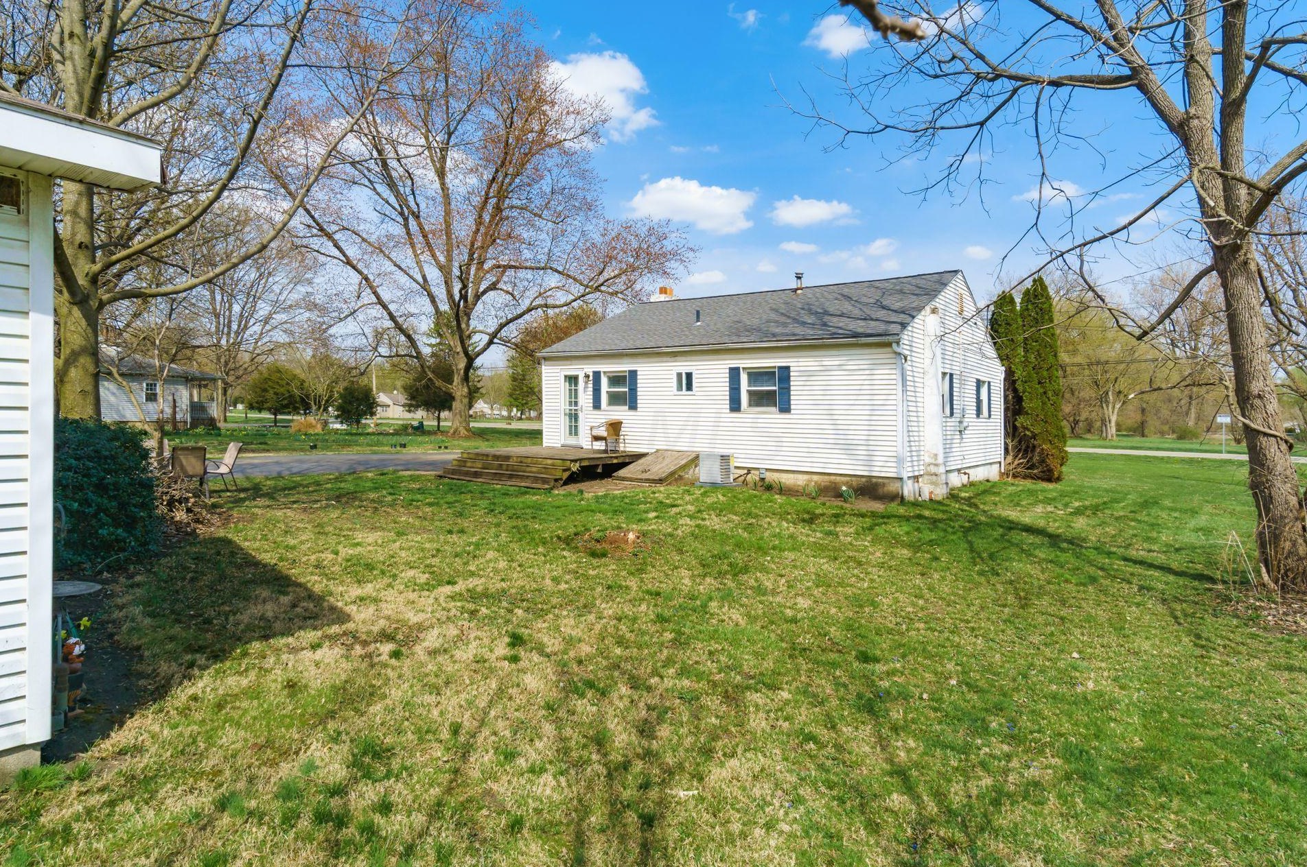 947 Hart Rd, Columbus OH 43223-3326 exterior