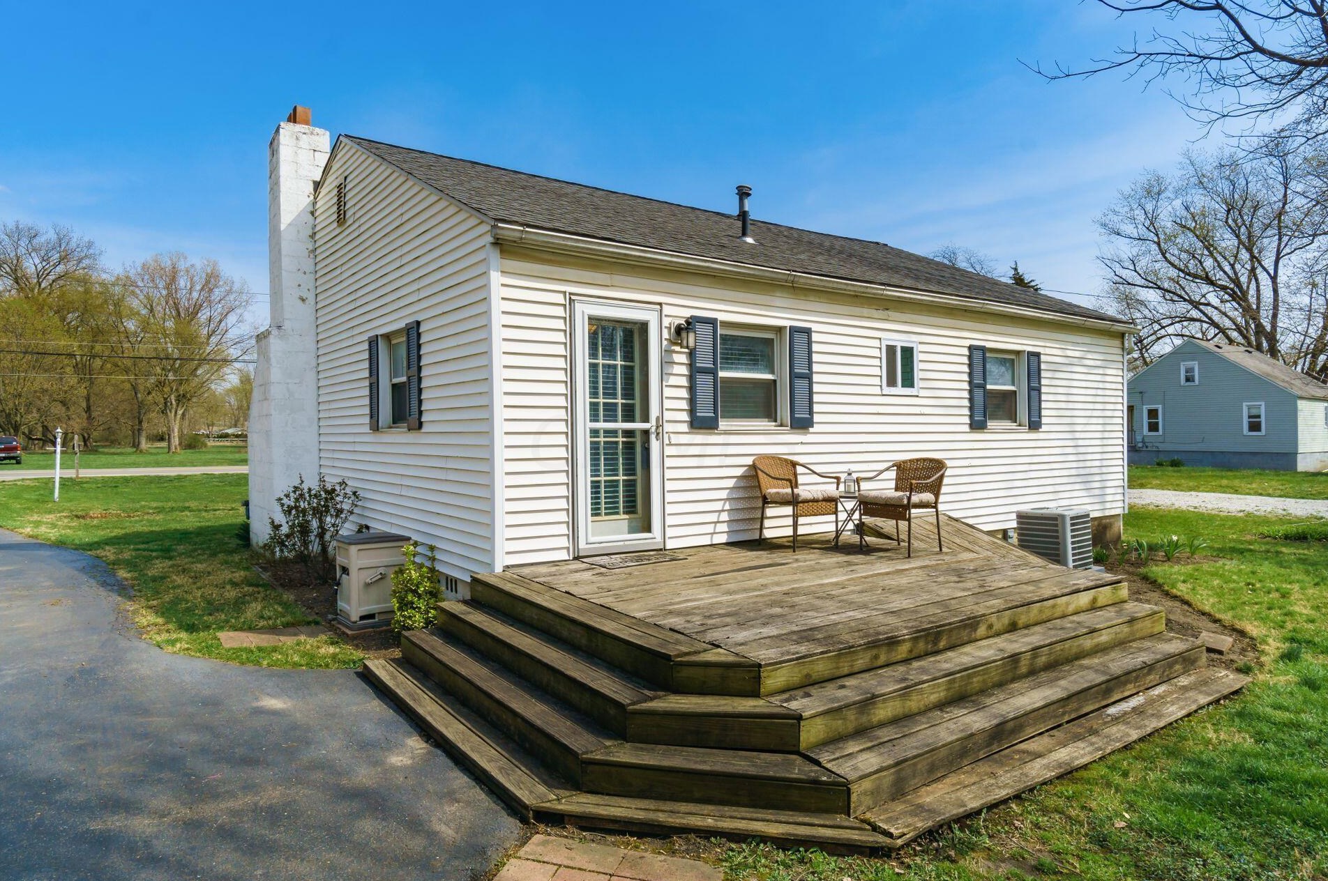 947 Hart Rd, Columbus OH 43223-3326 exterior