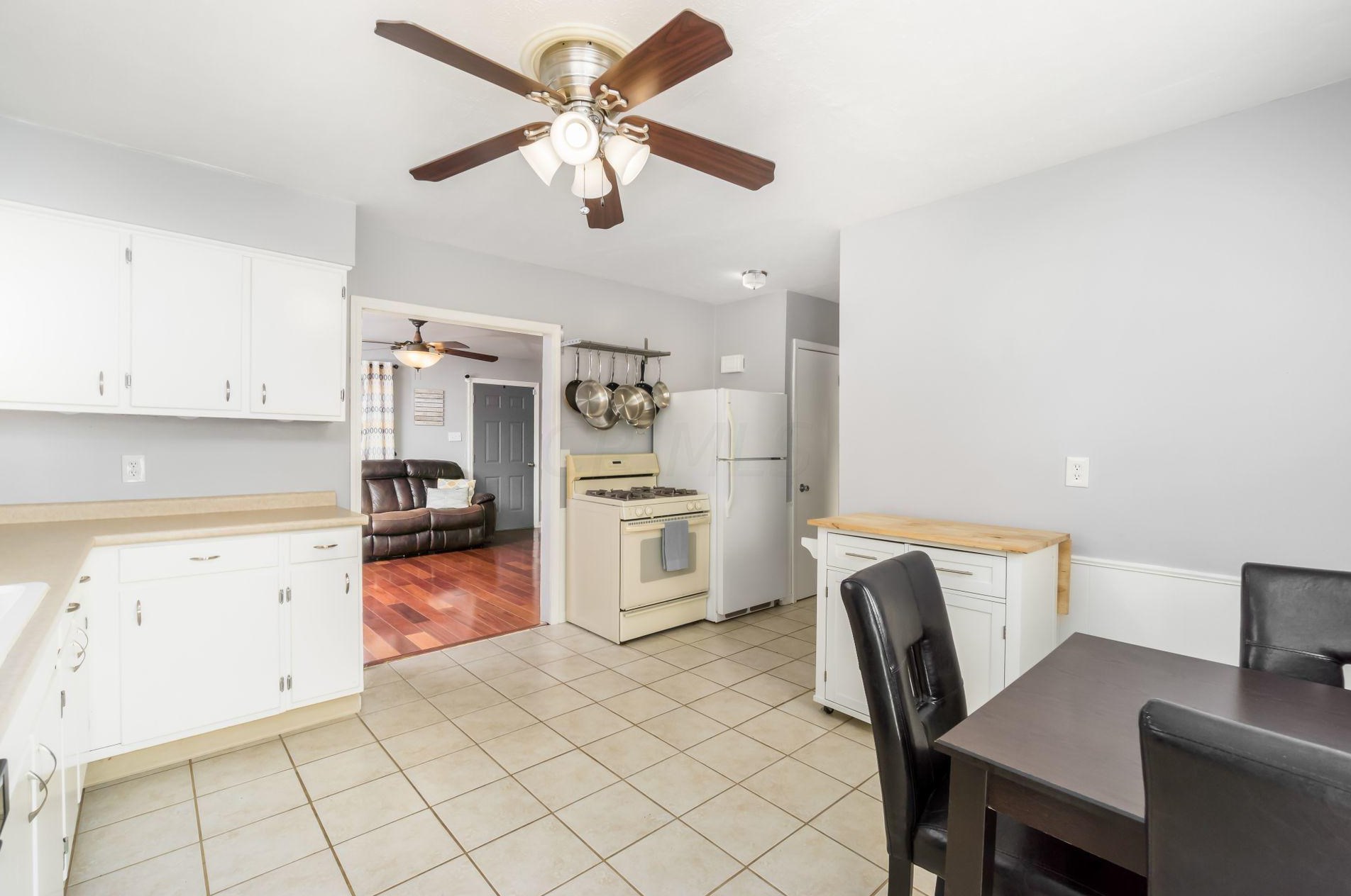 947 Hart Rd, Columbus OH 43223-3326 exterior