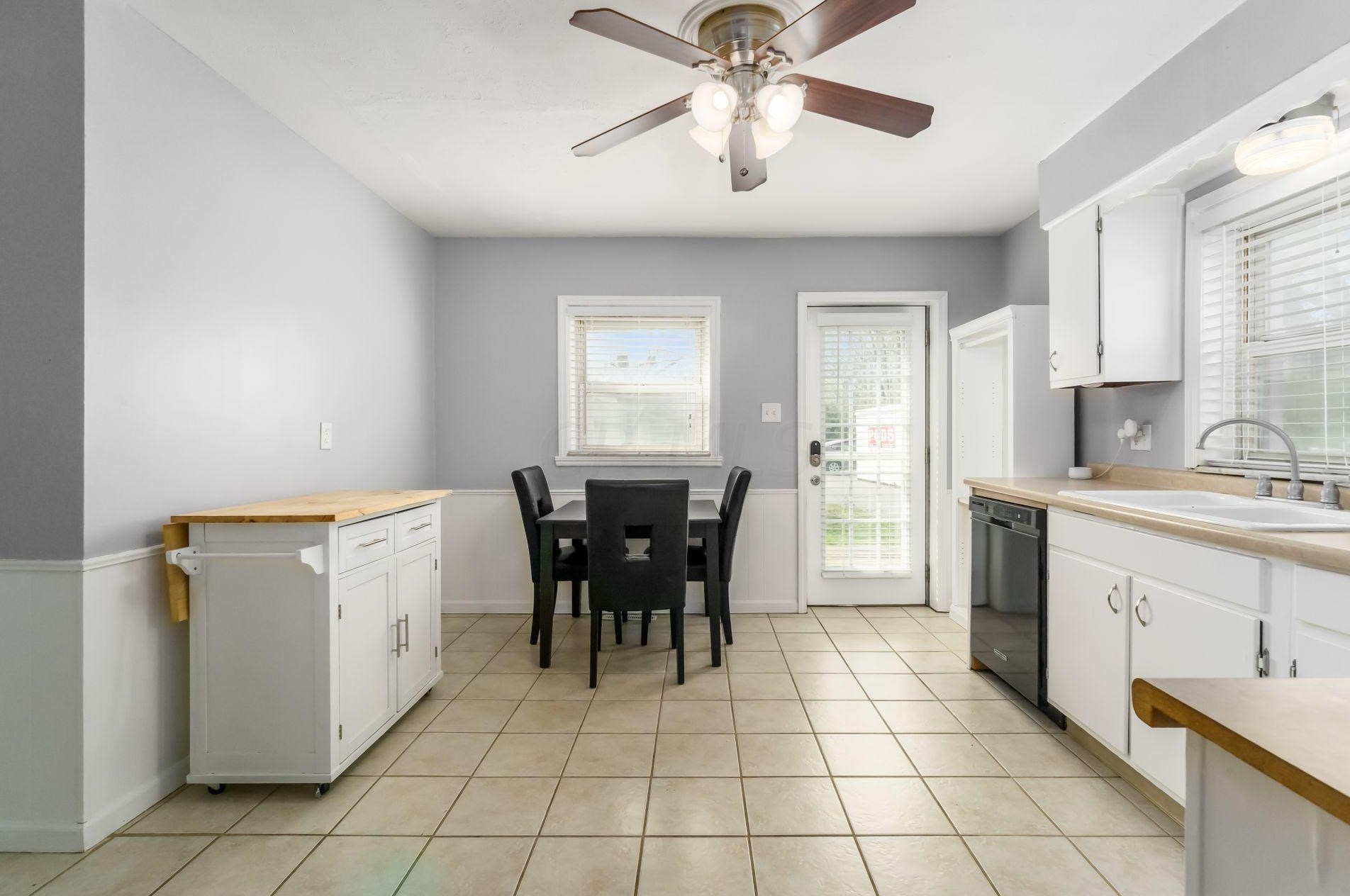 947 Hart Rd, Columbus OH 43223-3326 exterior