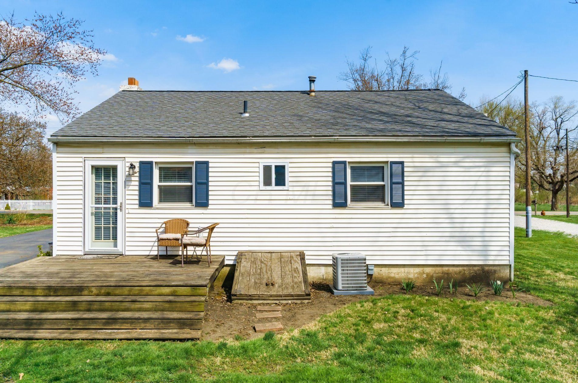 947 Hart Rd, Columbus OH 43223-3326 exterior