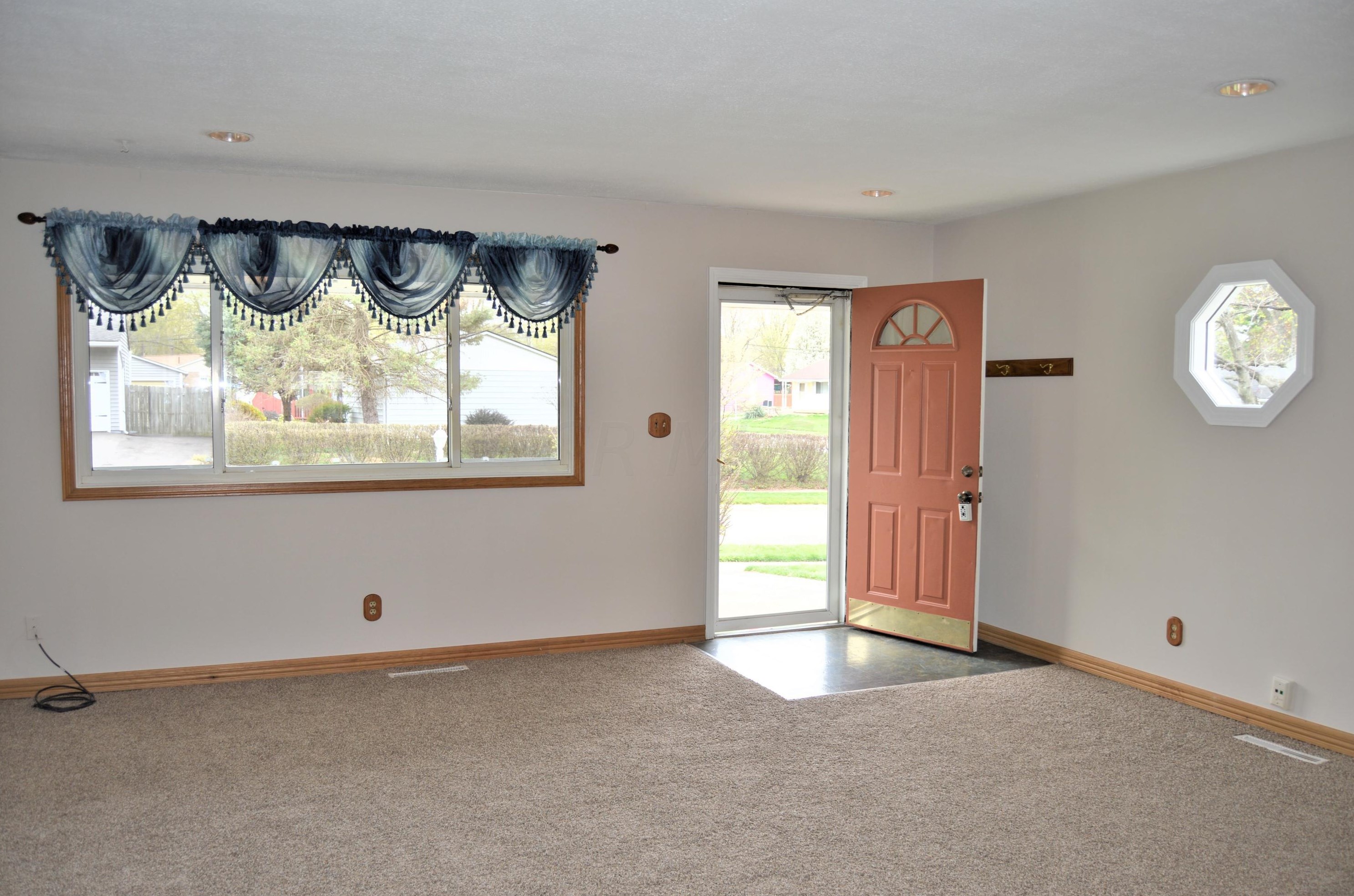 5211 Zimmer Dr, Columbus, OH 43232-6053