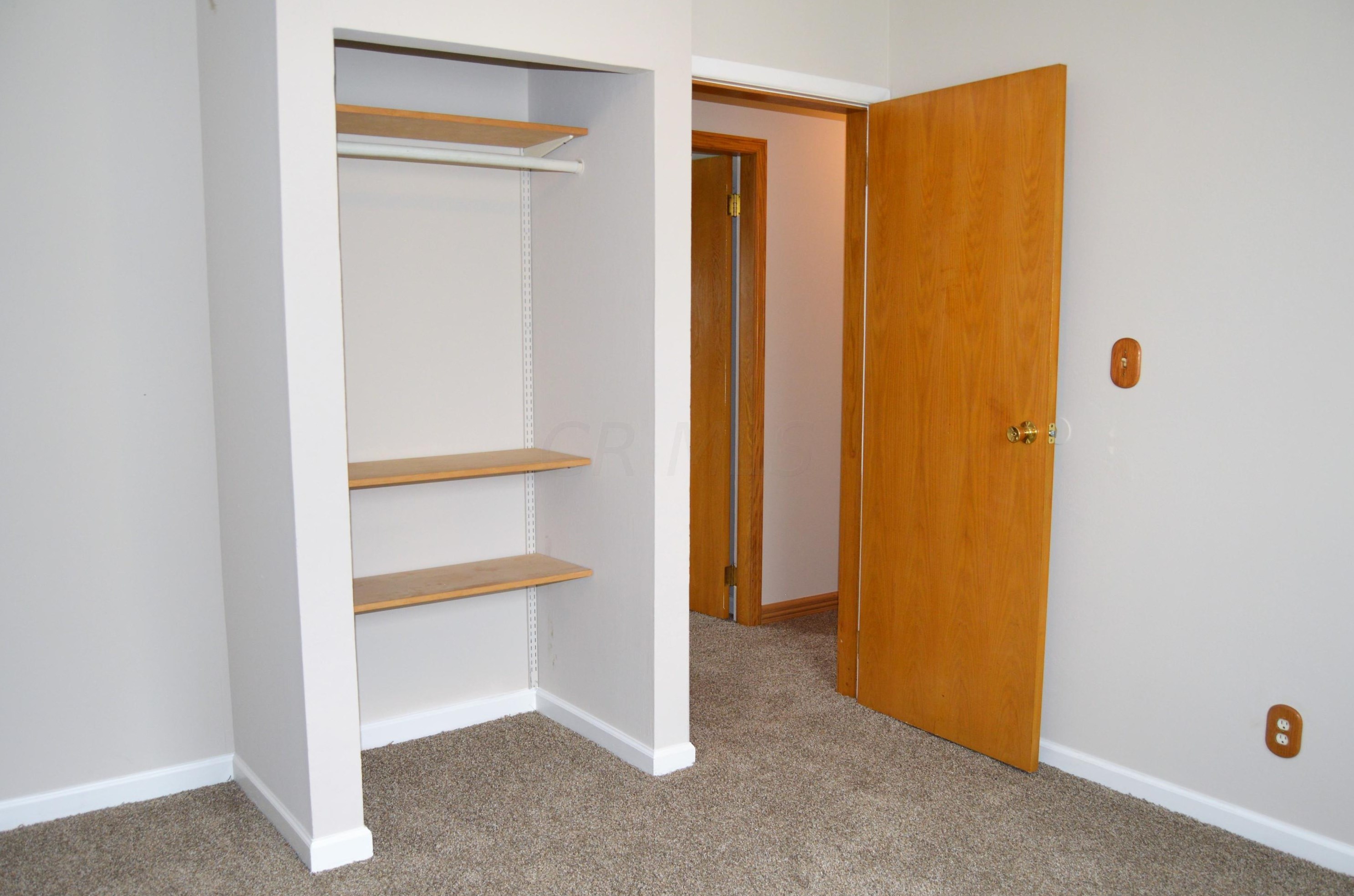 5211 Zimmer Dr, Columbus OH 43232-6047 exterior