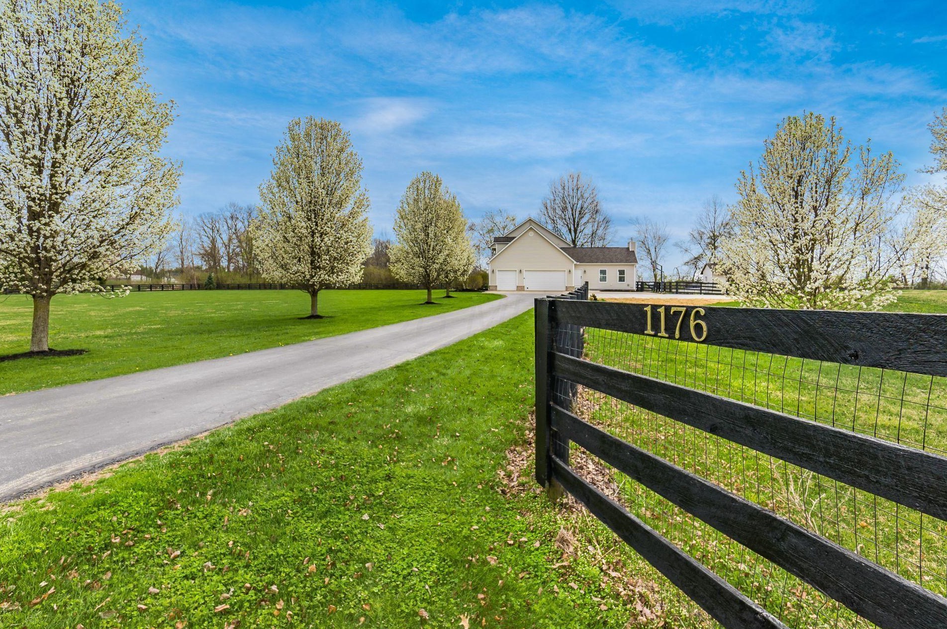 1176 Dale Ford Rd, Delaware, OH 43015-8328