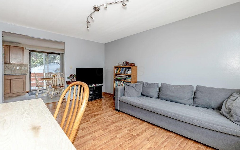 5023 Albany Dr, Columbus OH 43232-6229 exterior