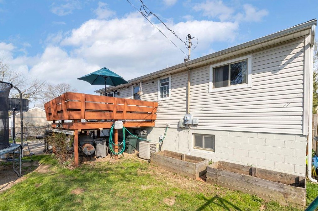 5023 Albany Dr, Columbus OH 43232-6229 exterior