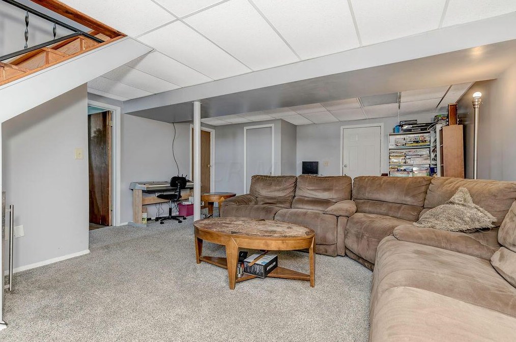 5023 Albany Dr, Columbus OH 43232-6229 exterior