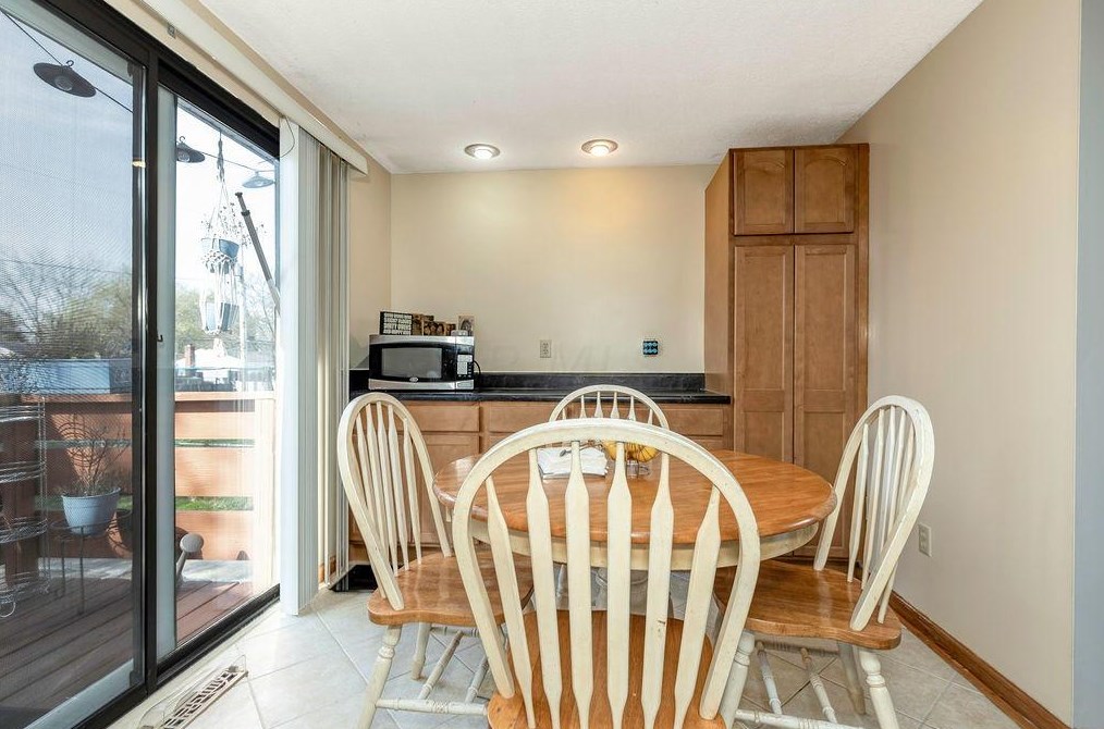 5023 Albany Dr, Columbus OH 43232-6229 exterior