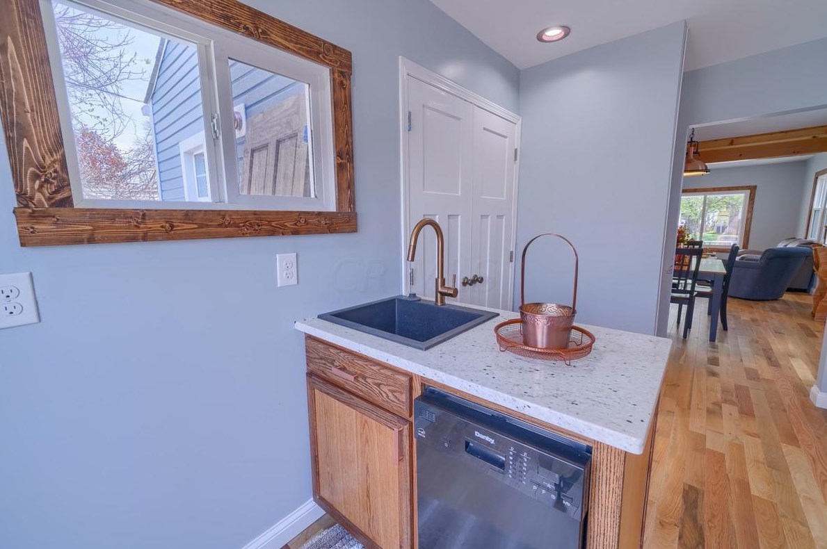 1438 Atcheson St, Columbus OH  43203-1121 exterior