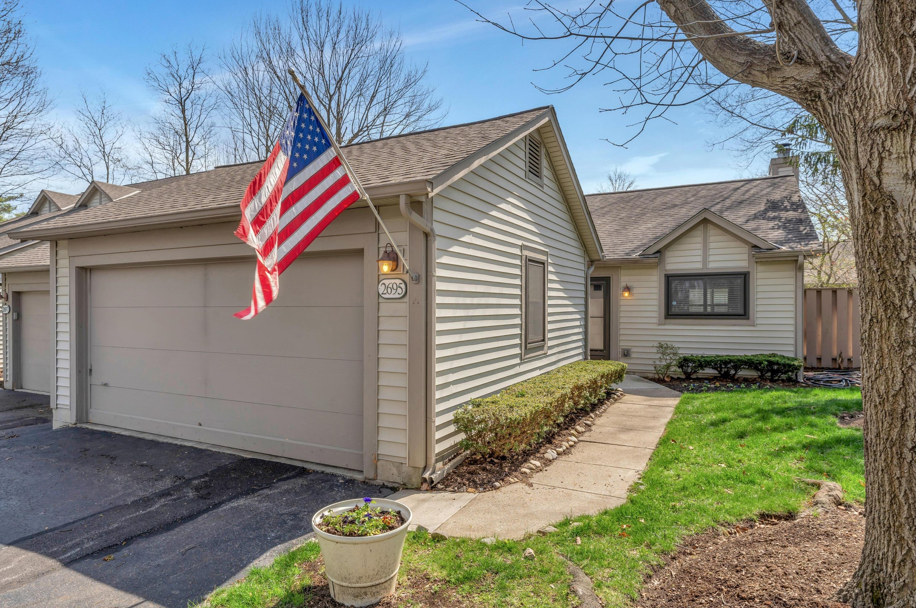 2695 Woodland Village Dr, Columbus, OH 43231-7611