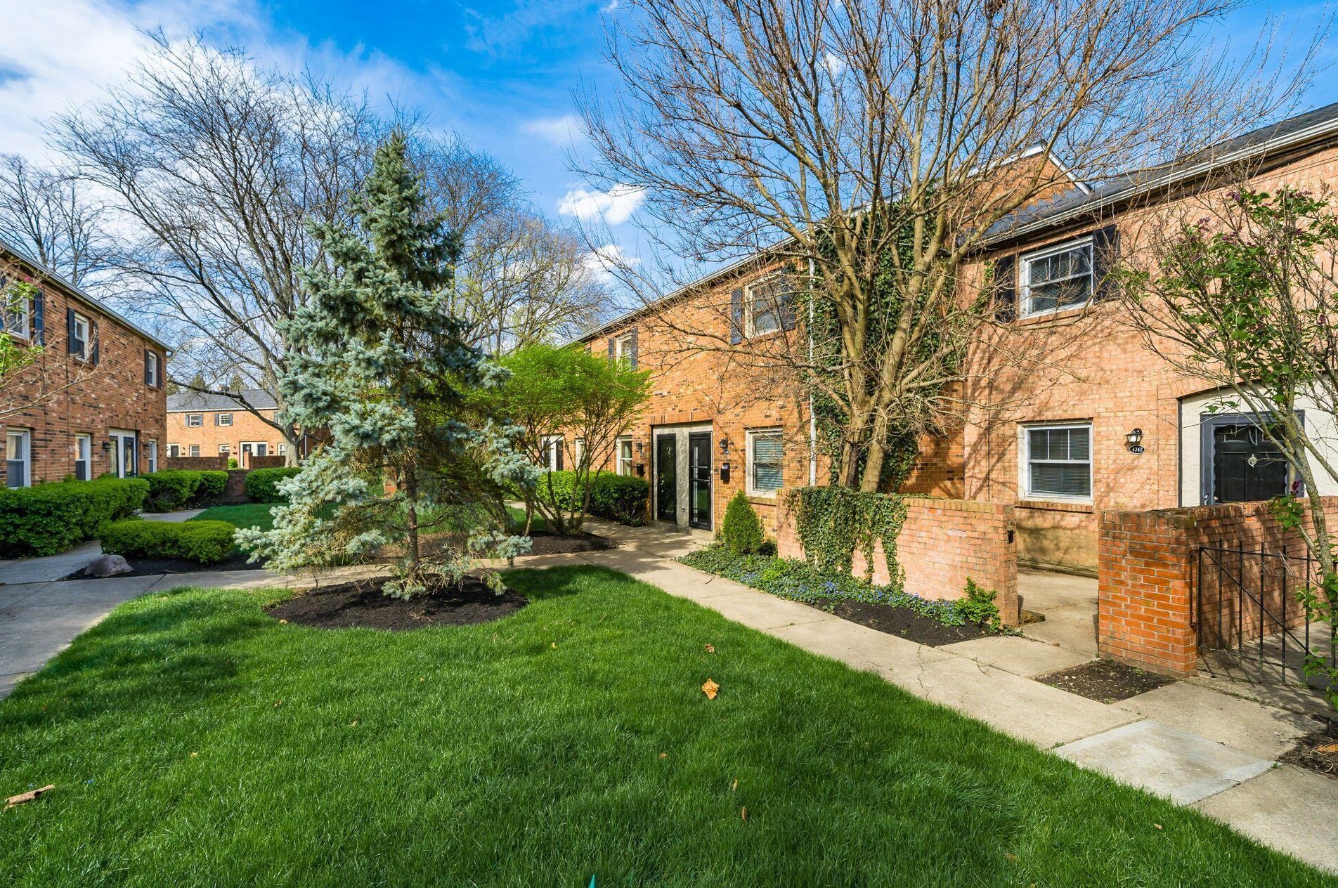 4742 Merrifield Pl, Columbus, OH 43220-5434