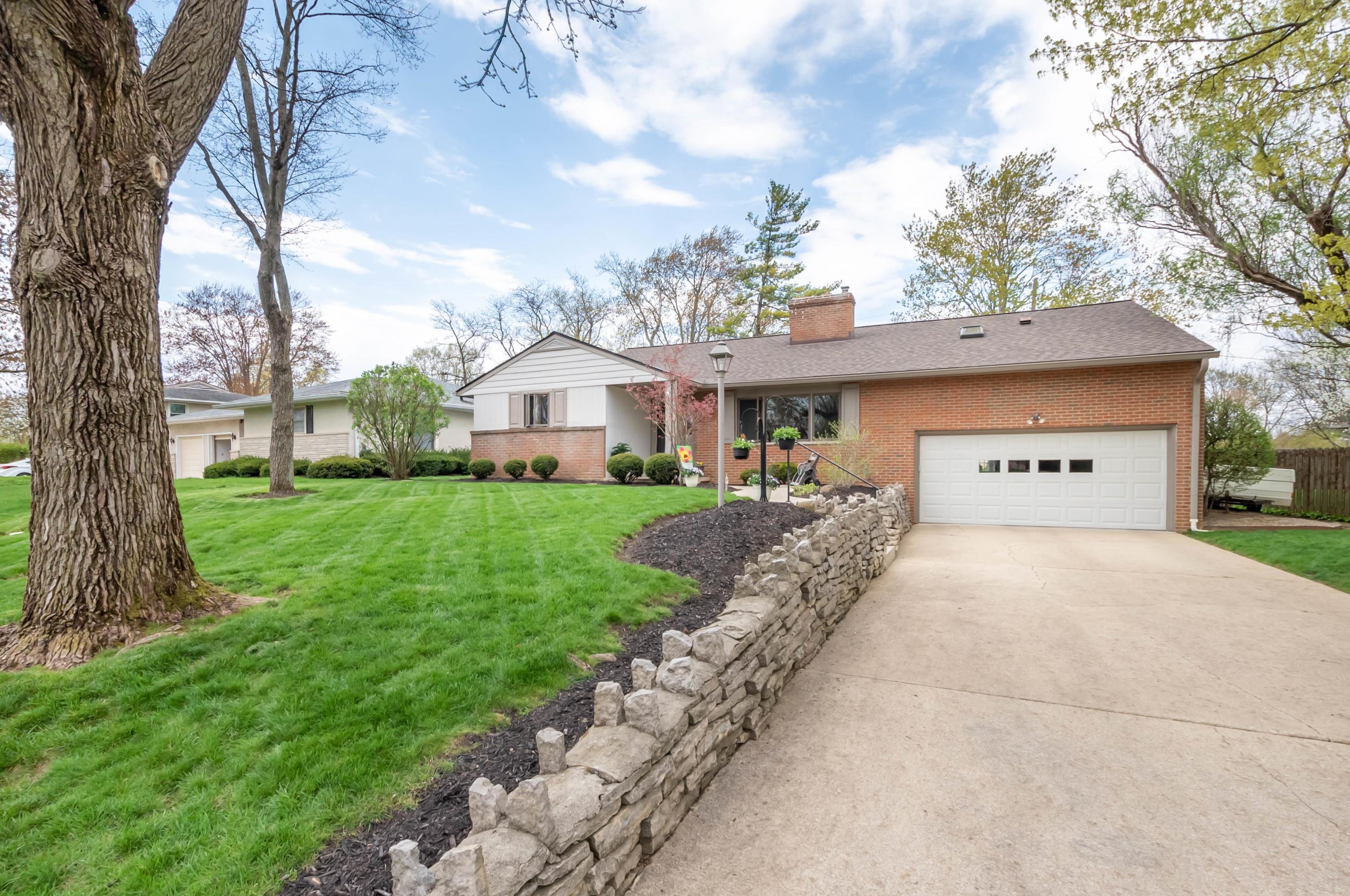 3470 Ridgewood Dr, Hilliard, OH 43026-2445