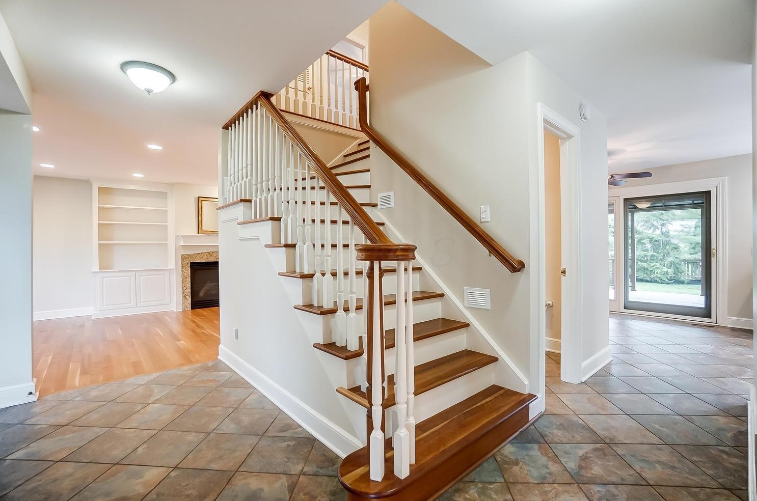 4452 Carriage Hill Ln, Columbus, OH 43220-3838