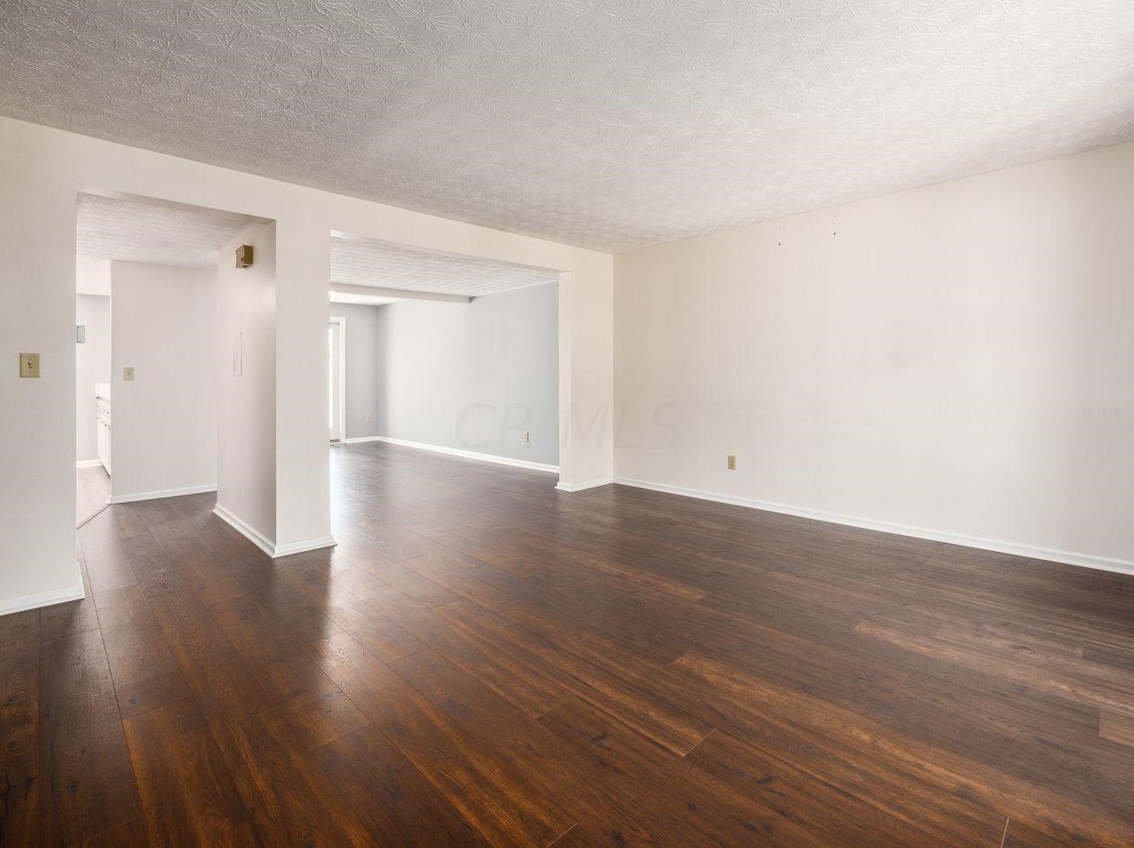5119 Delancey St, Columbus, OH 43220-2570