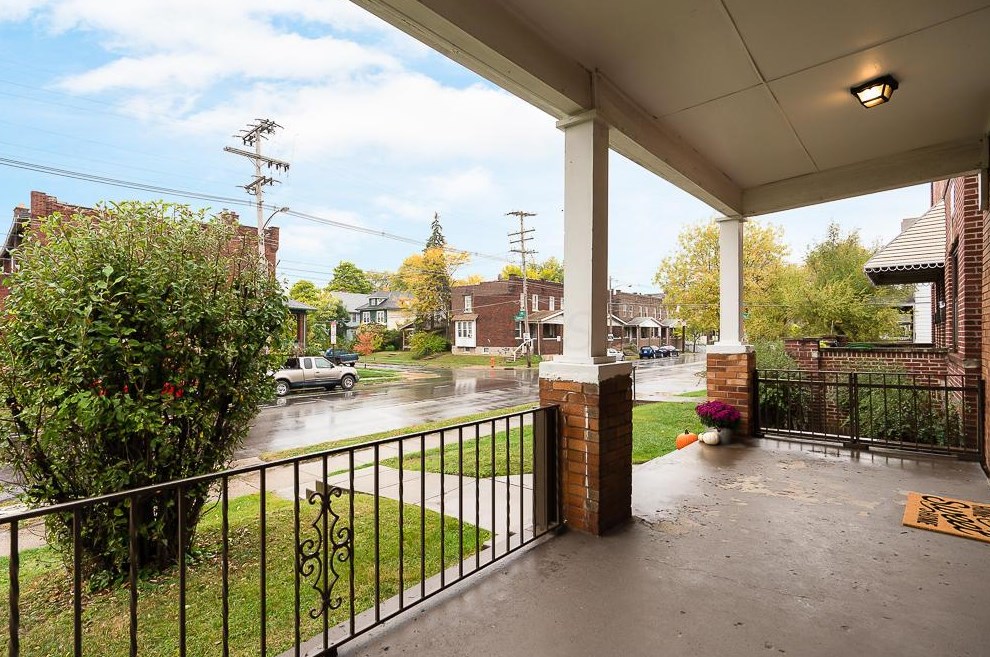 2458 4th St, Columbus, OH 43202-2707