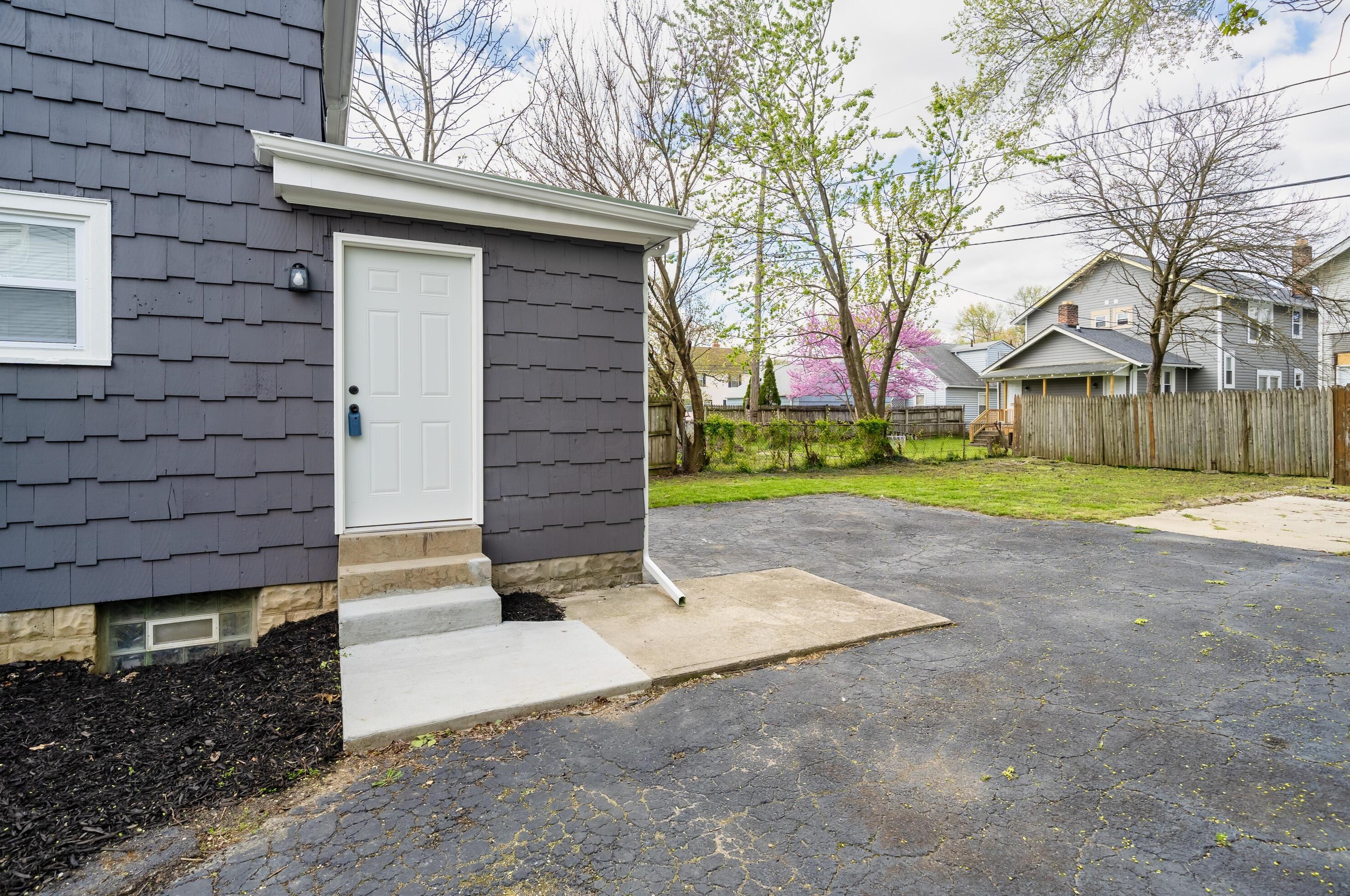 1109 Ellsworth Ave, Columbus OH  43206-1713 exterior