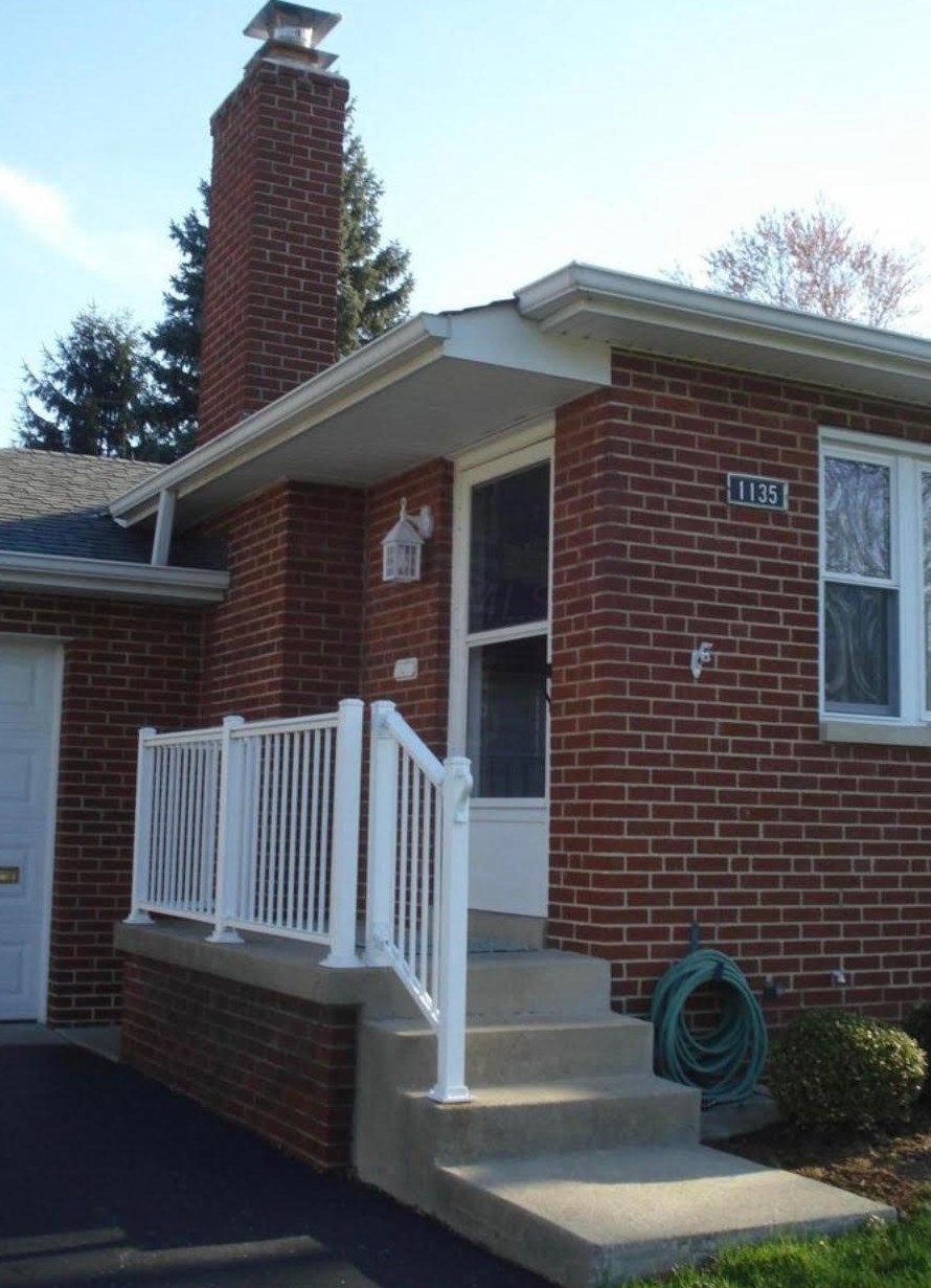 1135 Trentwood Rd, Columbus, OH 43221-2342