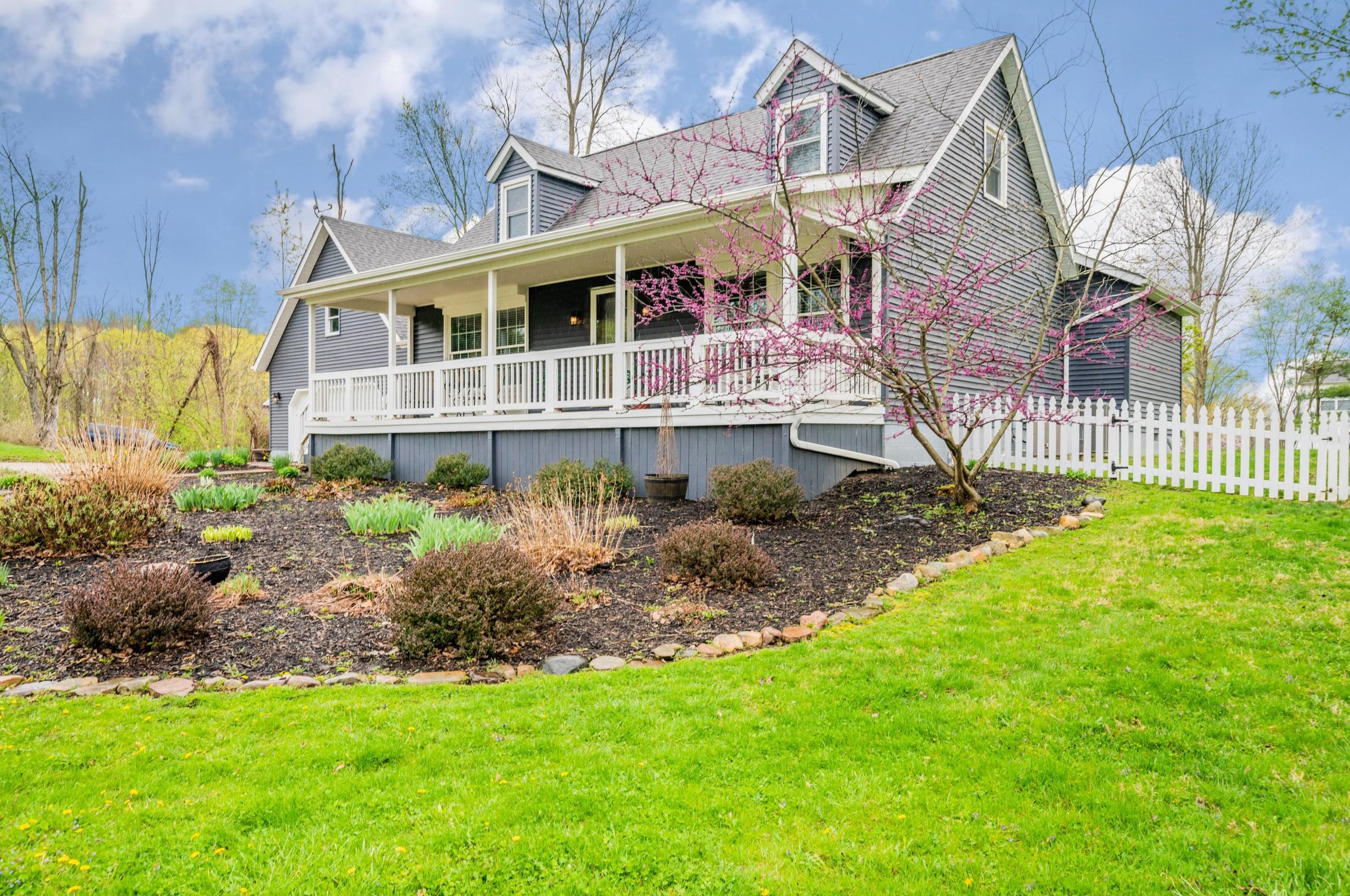 649 Hillgail Sw Circle, Pataskala, OH 43062