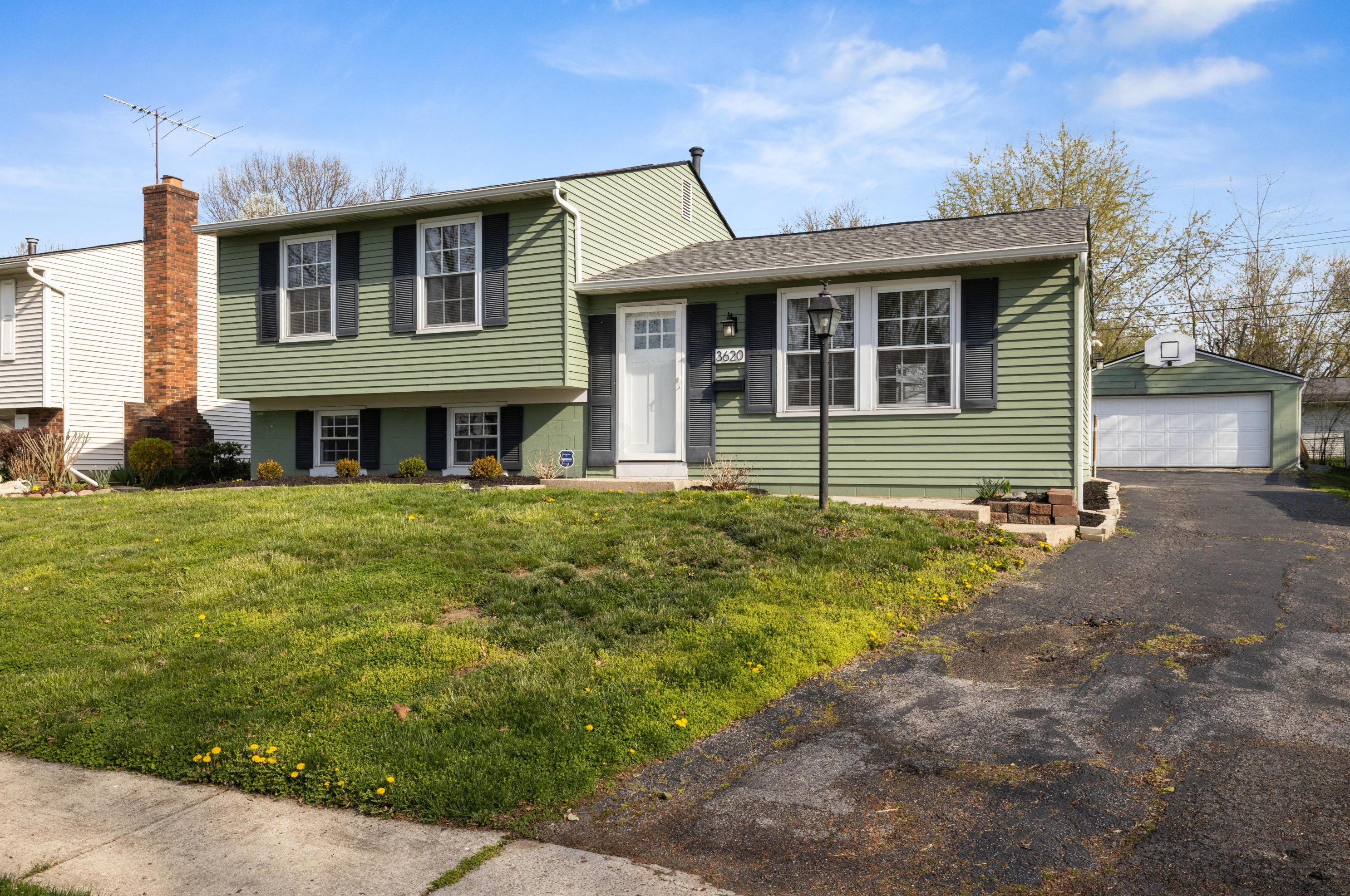 3620 Makassar Dr, Westerville, OH 43081-4027
