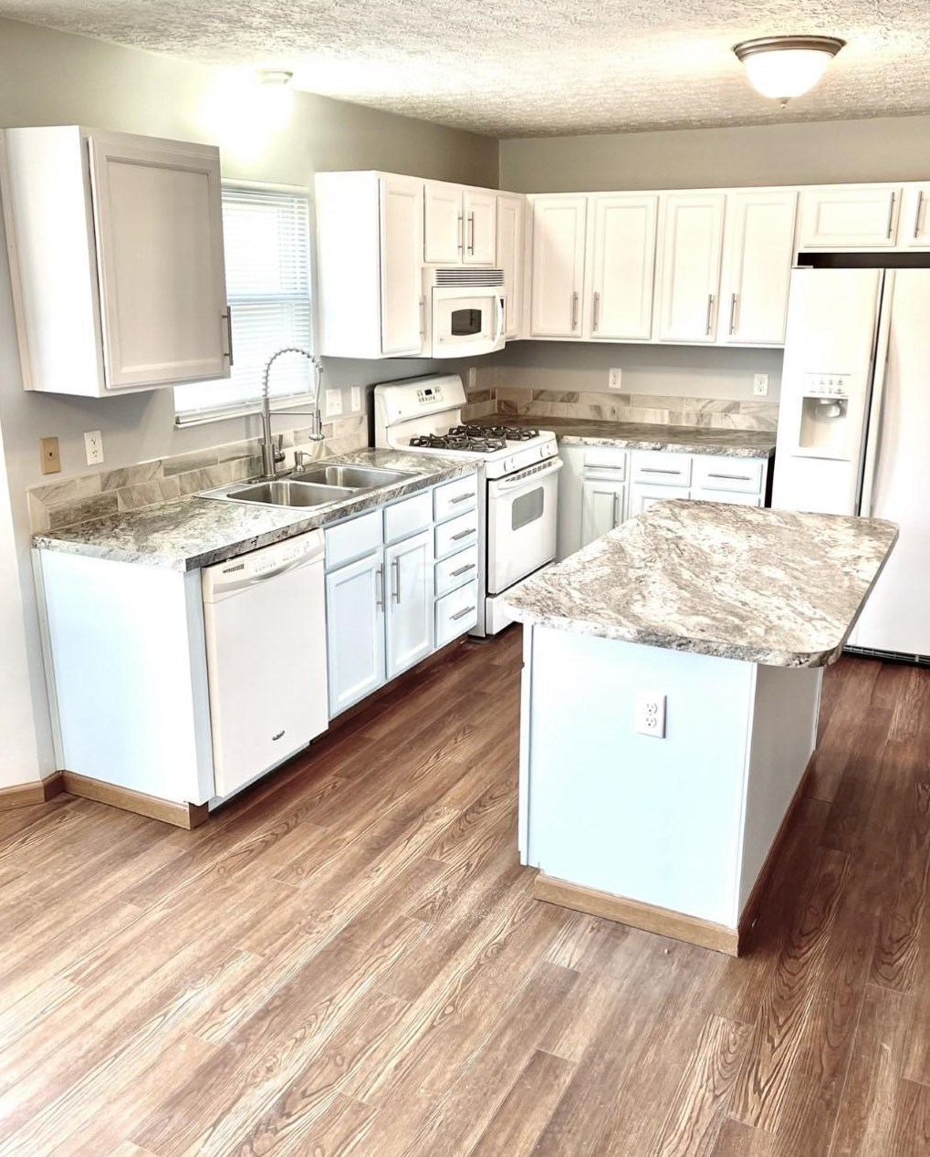 1294 Red Bank Dr, Darbydale, OH 43123