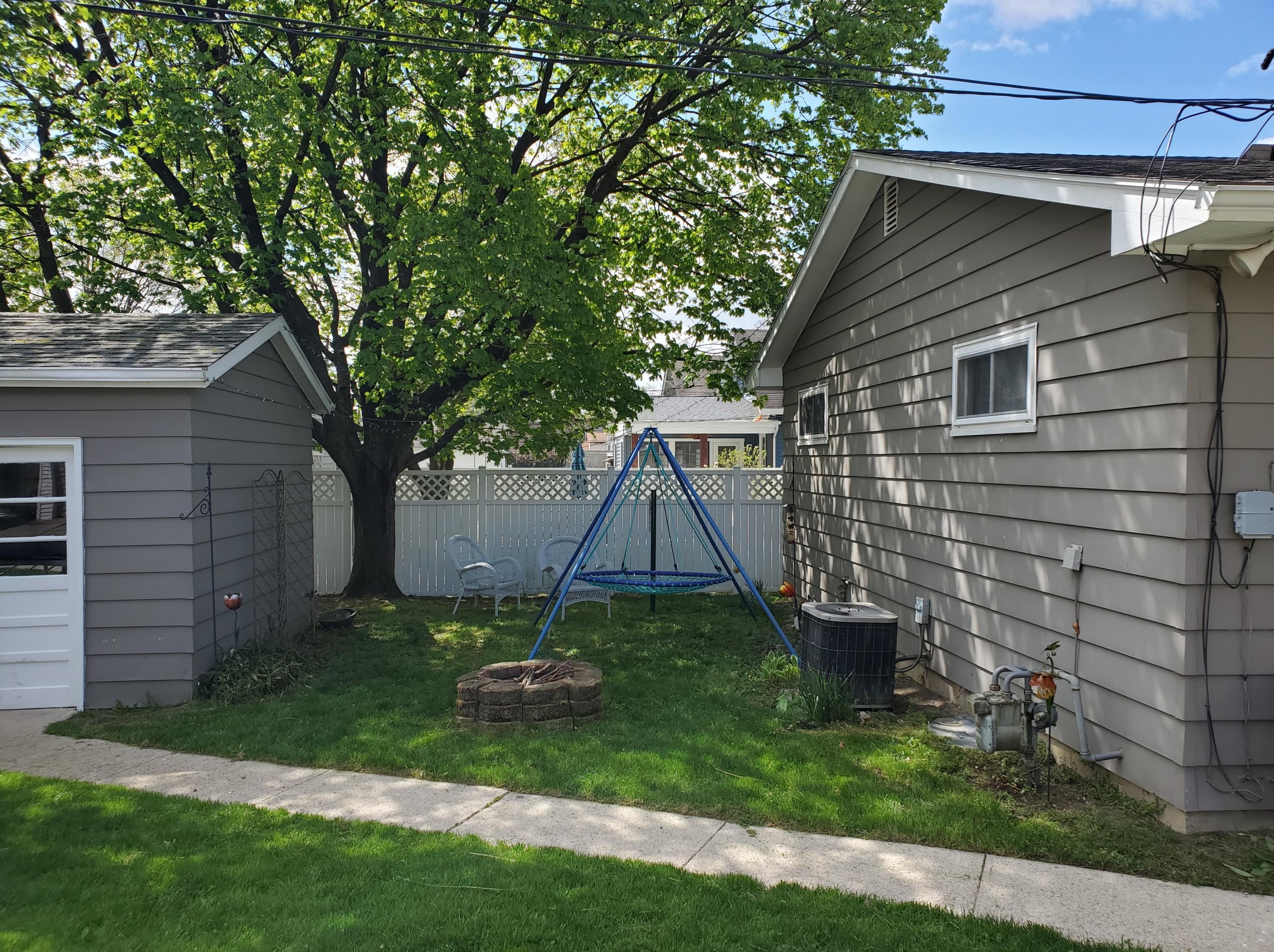 216 Vine St, Westerville, OH 43081-1557