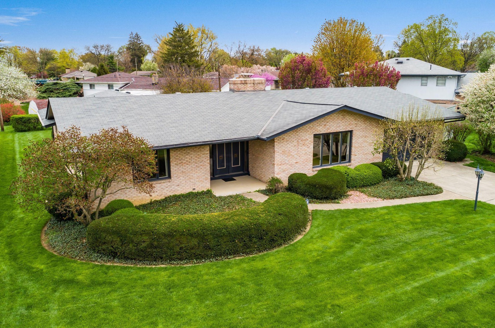 1610 Peace Pl, Columbus, OH 43209-3121