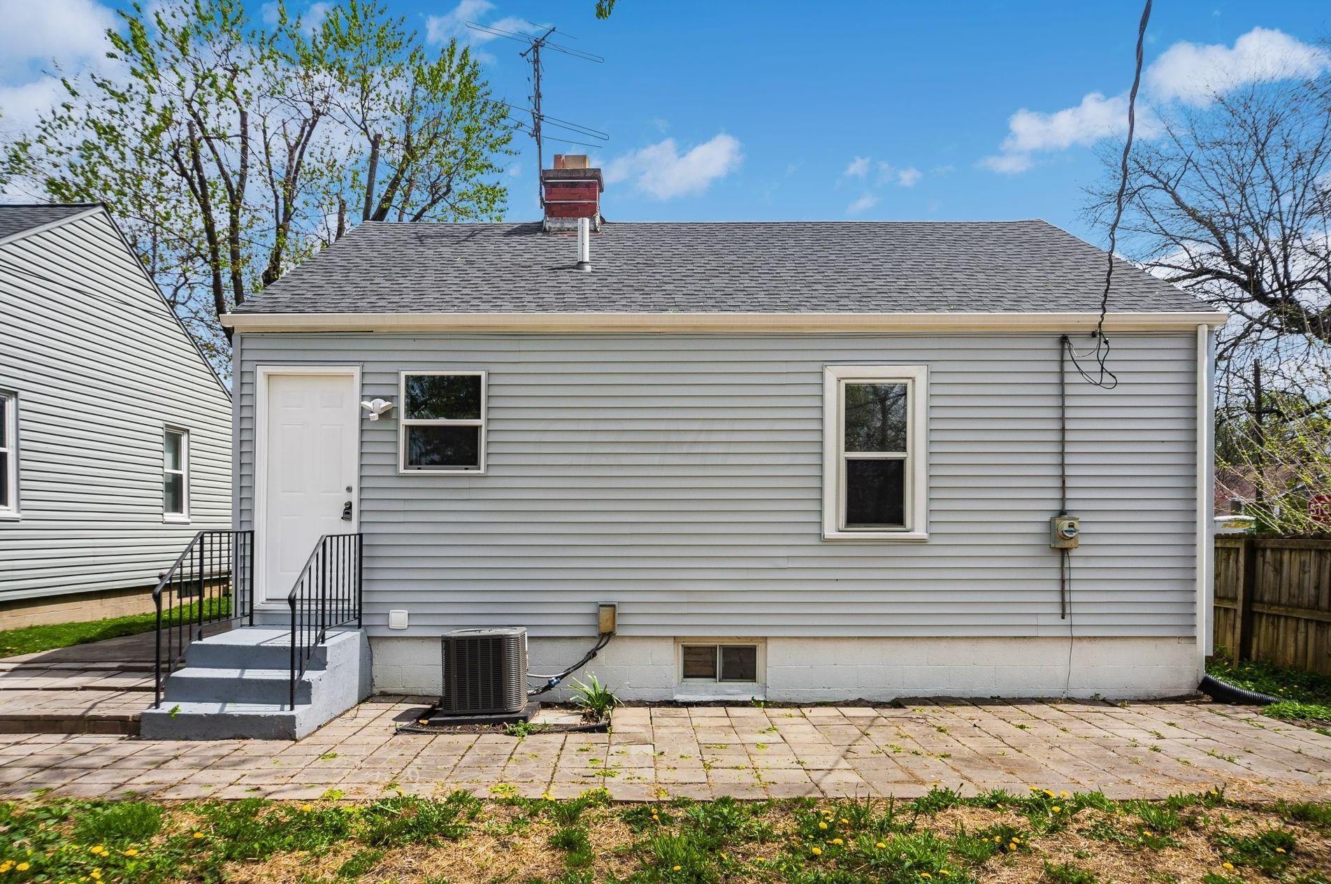 2753 Osceola Ave, Columbus OH  43211-1192 exterior