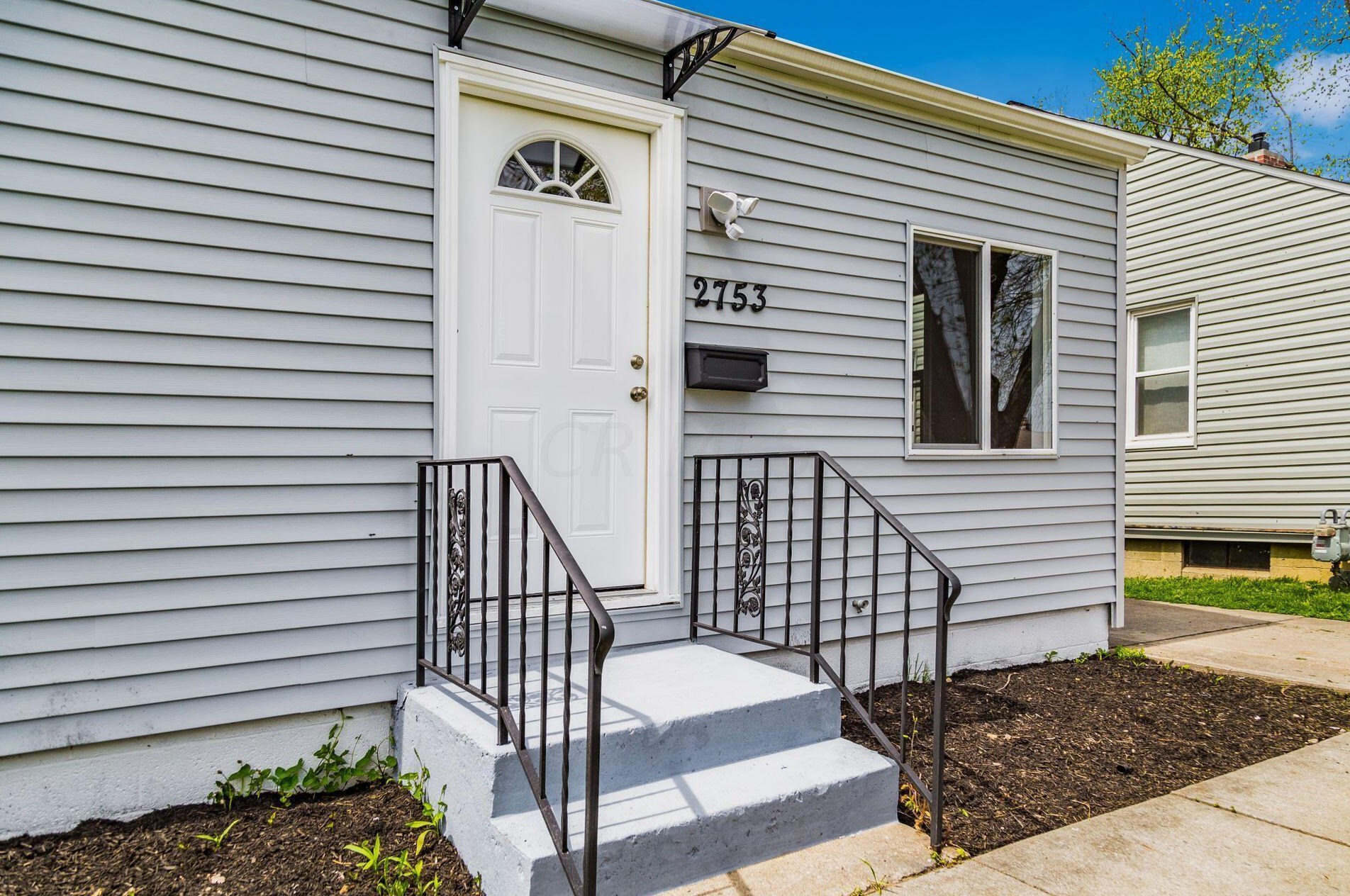2753 Osceola Ave, Columbus OH  43211-1192 exterior