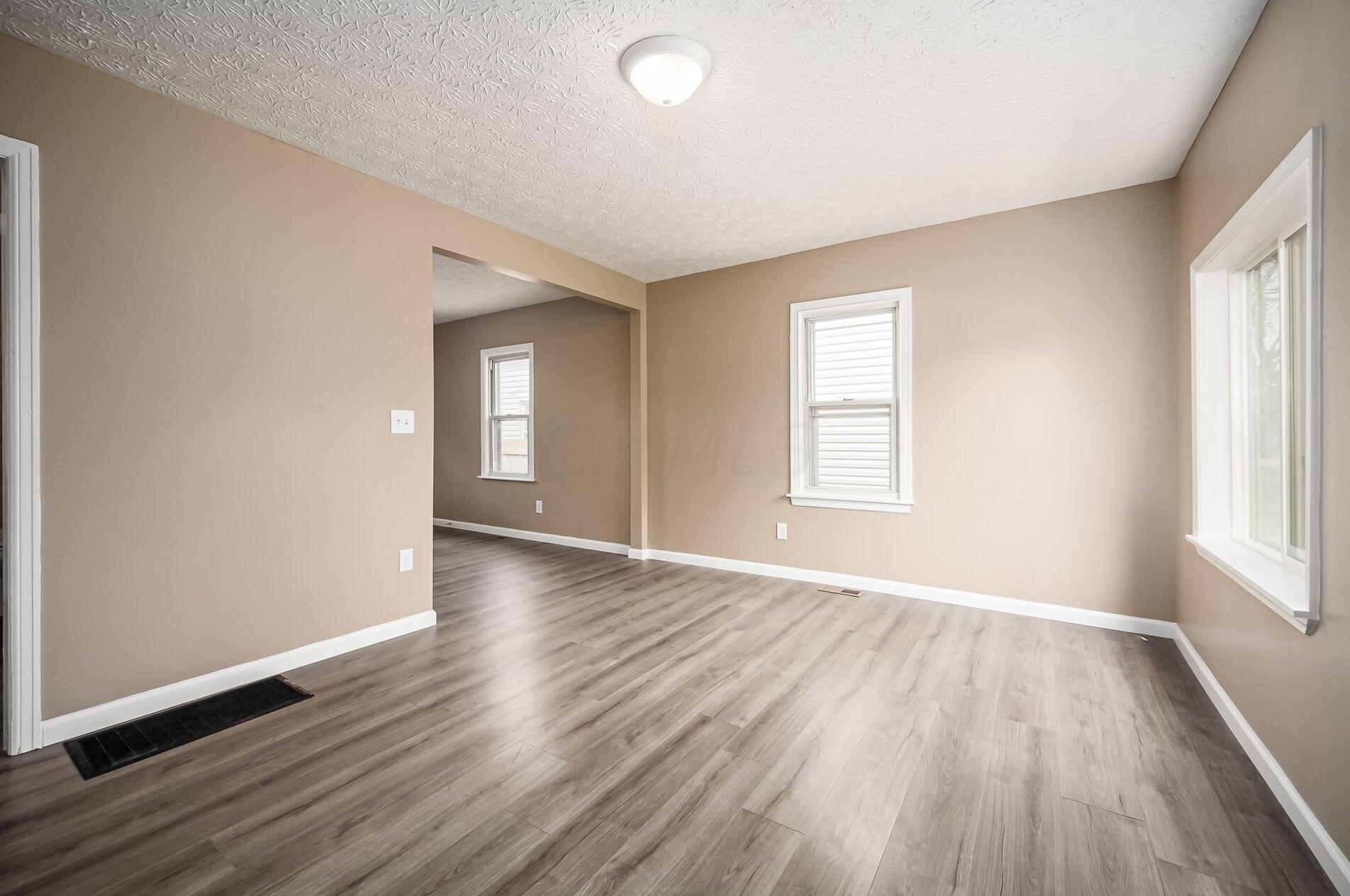 2753 Osceola Ave, Columbus OH  43211-1192 exterior