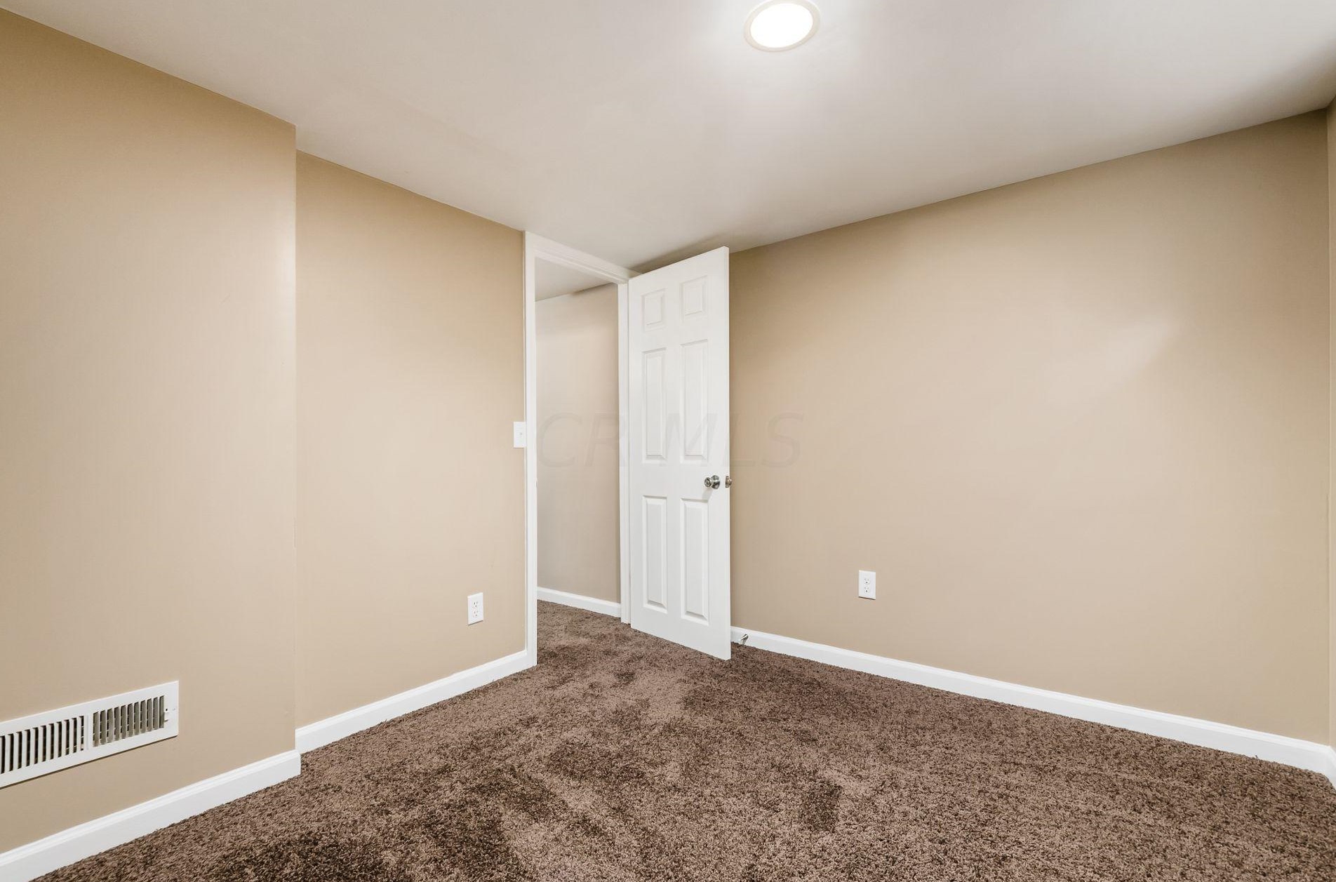 2753 Osceola Ave, Columbus OH  43211-1192 exterior