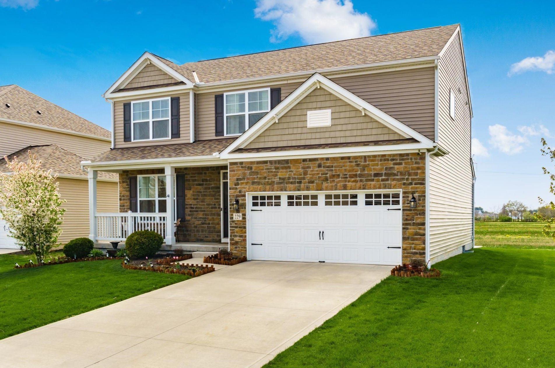 229 Honey Locust Ln, Commercial Point, OH 43116-2501
