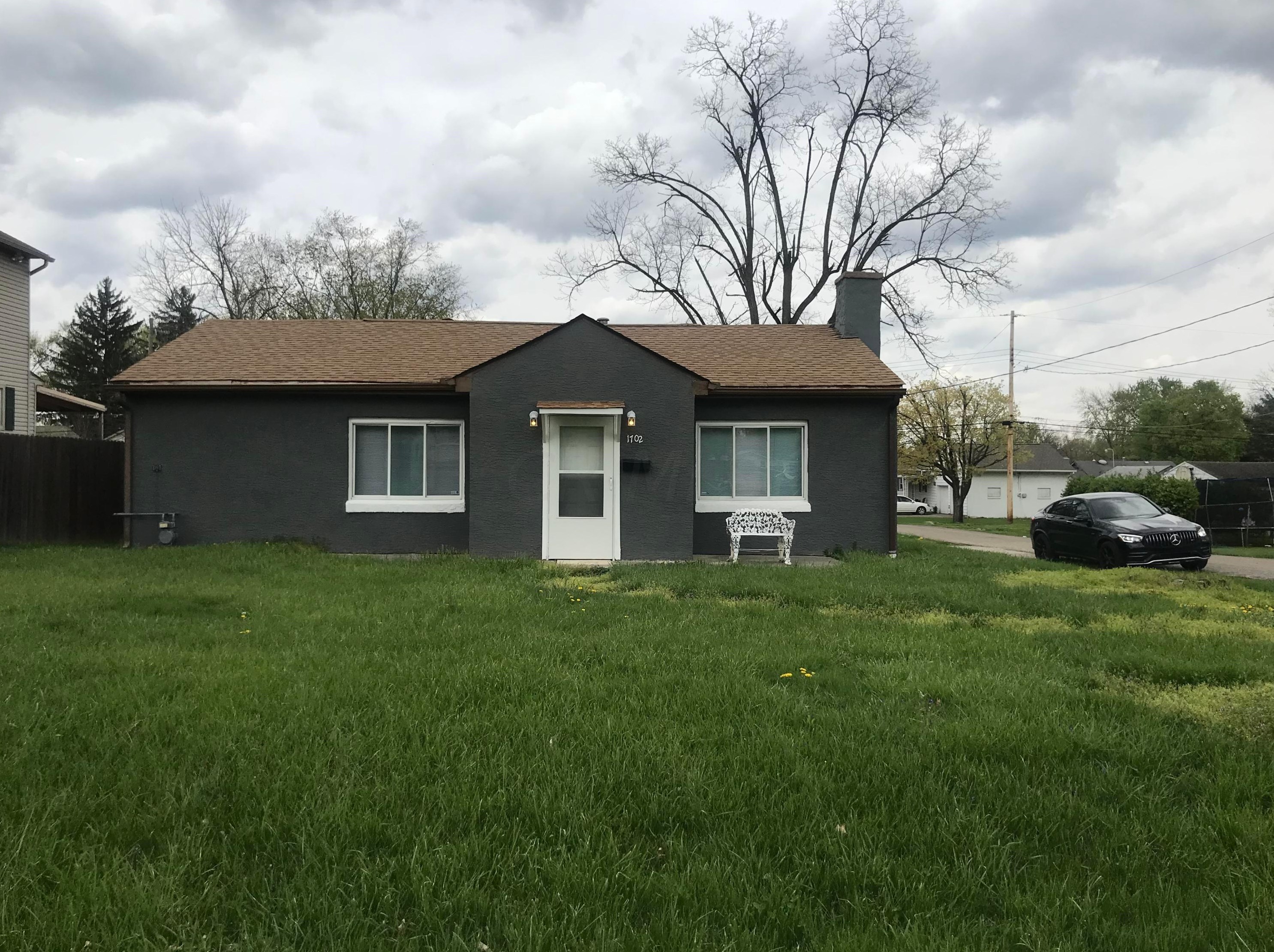 1702 Linnet Ave, Columbus OH 43223-2828 exterior