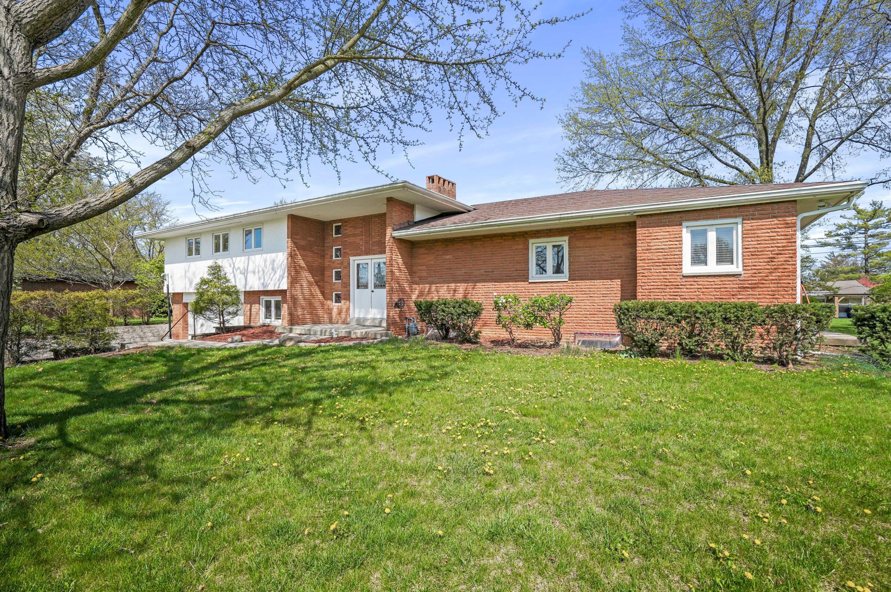 1552 Hickory Run Dr, Columbus, OH 43204-1517