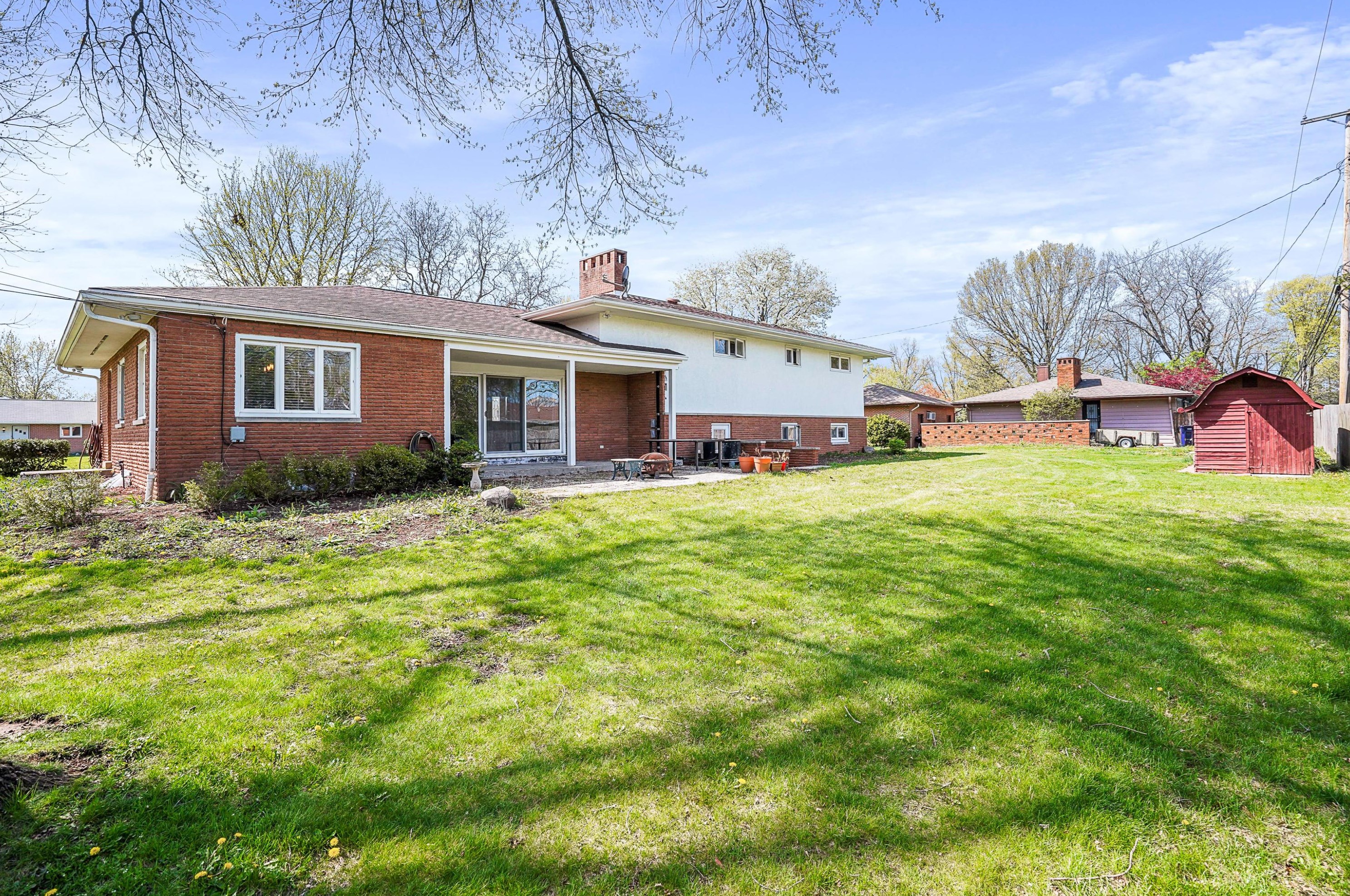 1552 Hickory Run Dr, Columbus OH 43204-1517 exterior