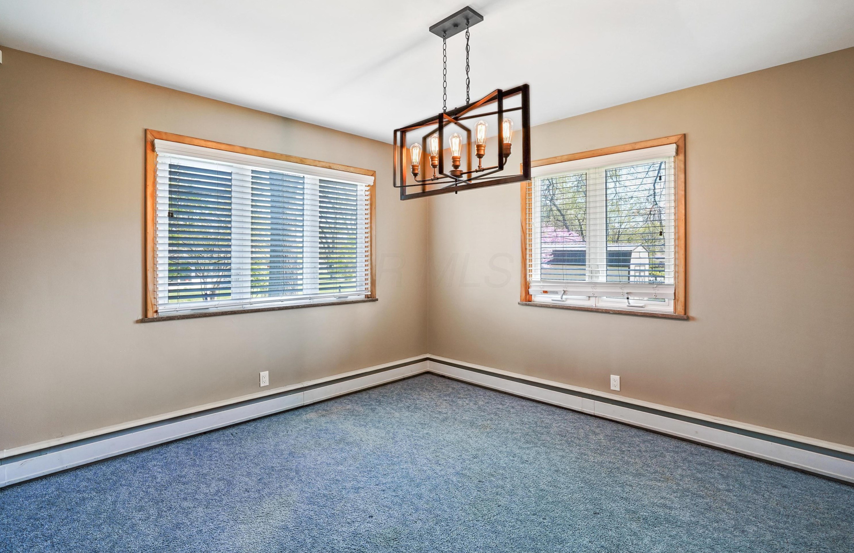 1552 Hickory Run Dr, Columbus OH 43204-1517 exterior