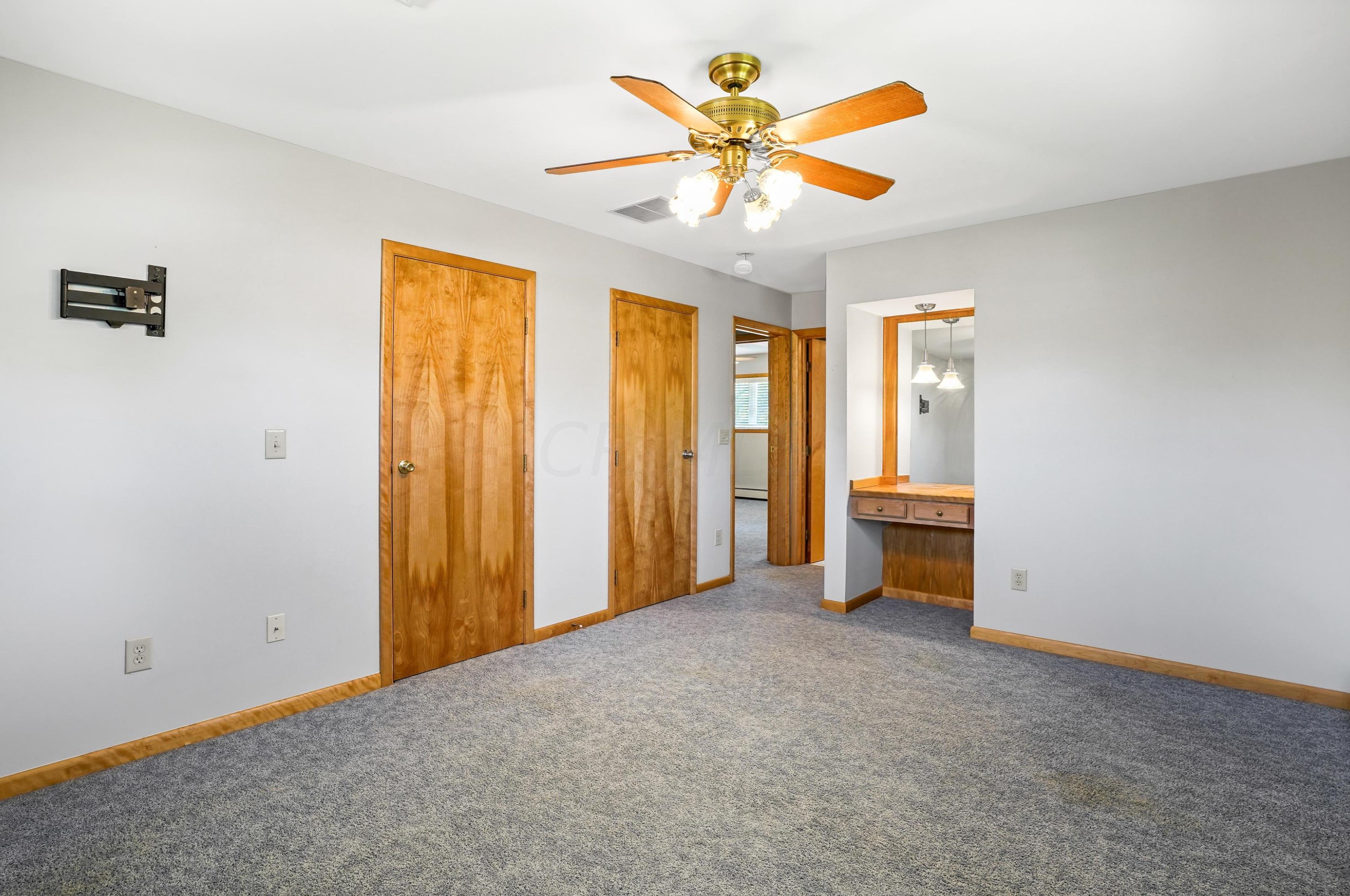 1552 Hickory Run Dr, Columbus OH 43204-1517 exterior