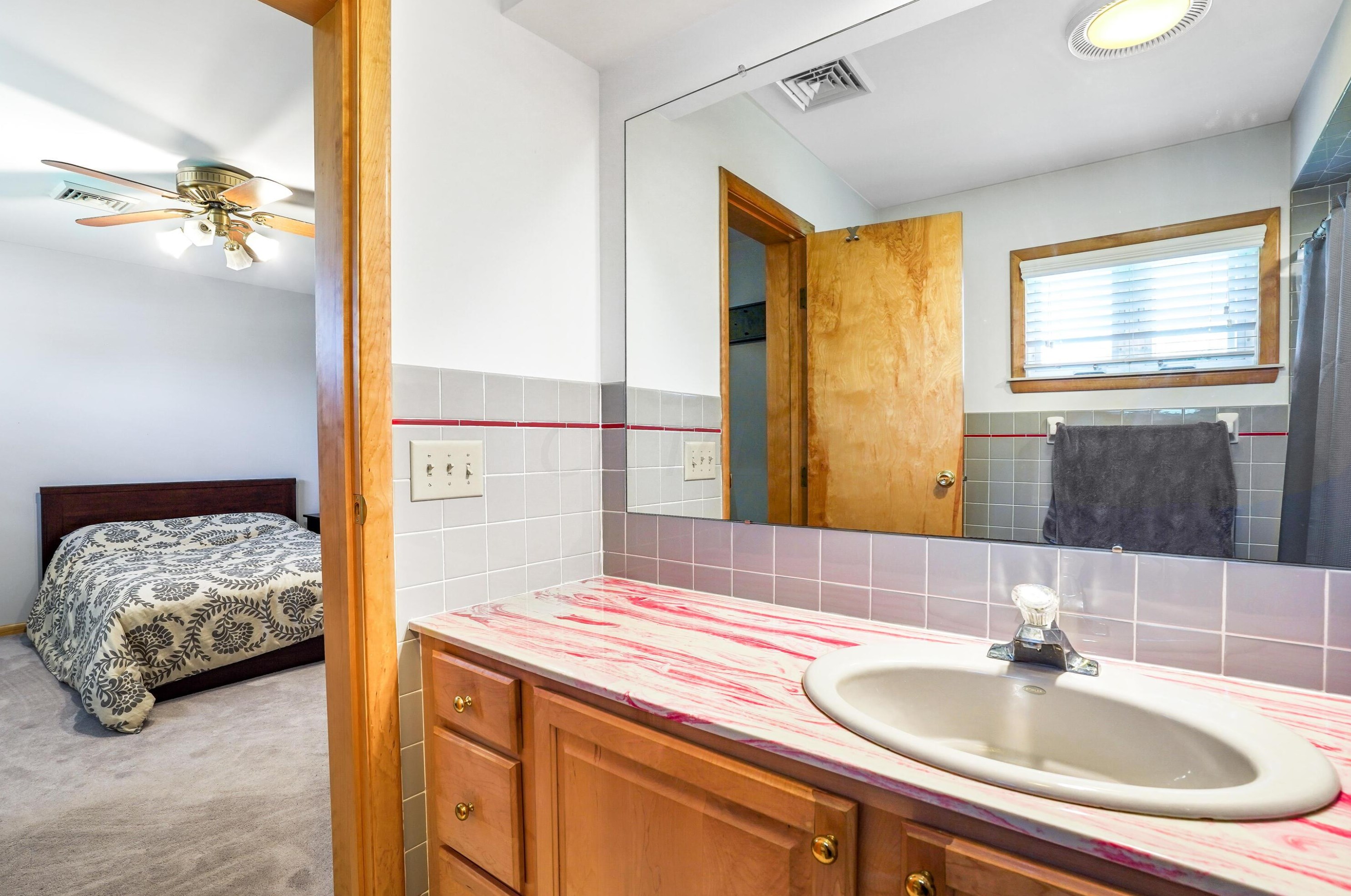 1552 Hickory Run Dr, Columbus OH 43204-1517 exterior