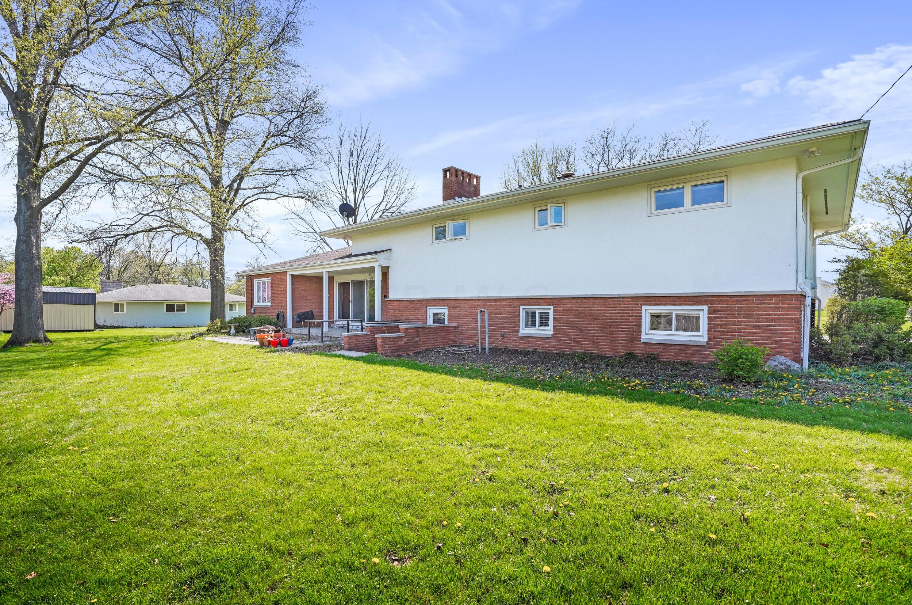 1552 Hickory Run Dr, Columbus OH 43204-1517 exterior